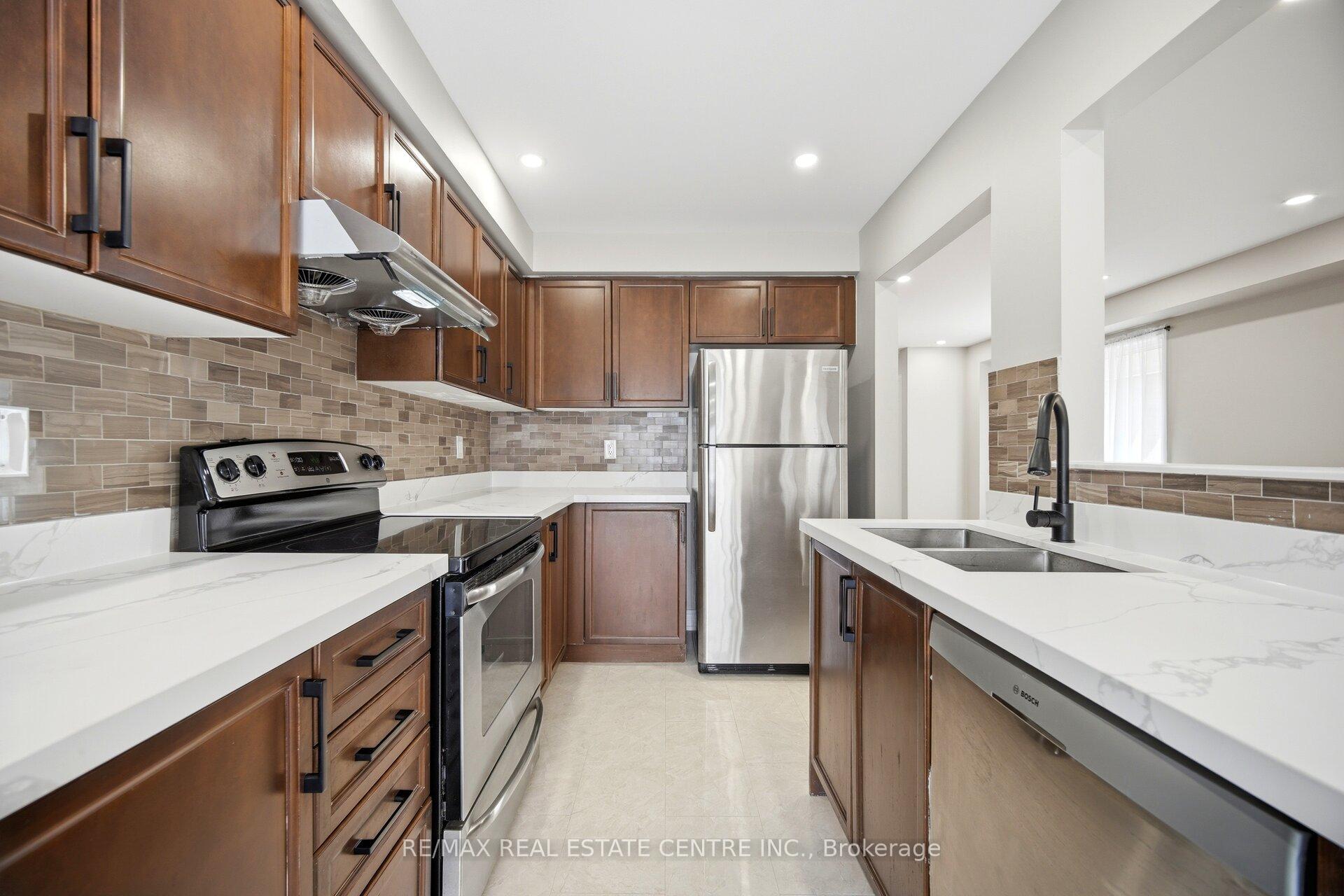 Photo 13 of 31 Spicebush Terrace, Brampton, Credit Valley — HOMEH
