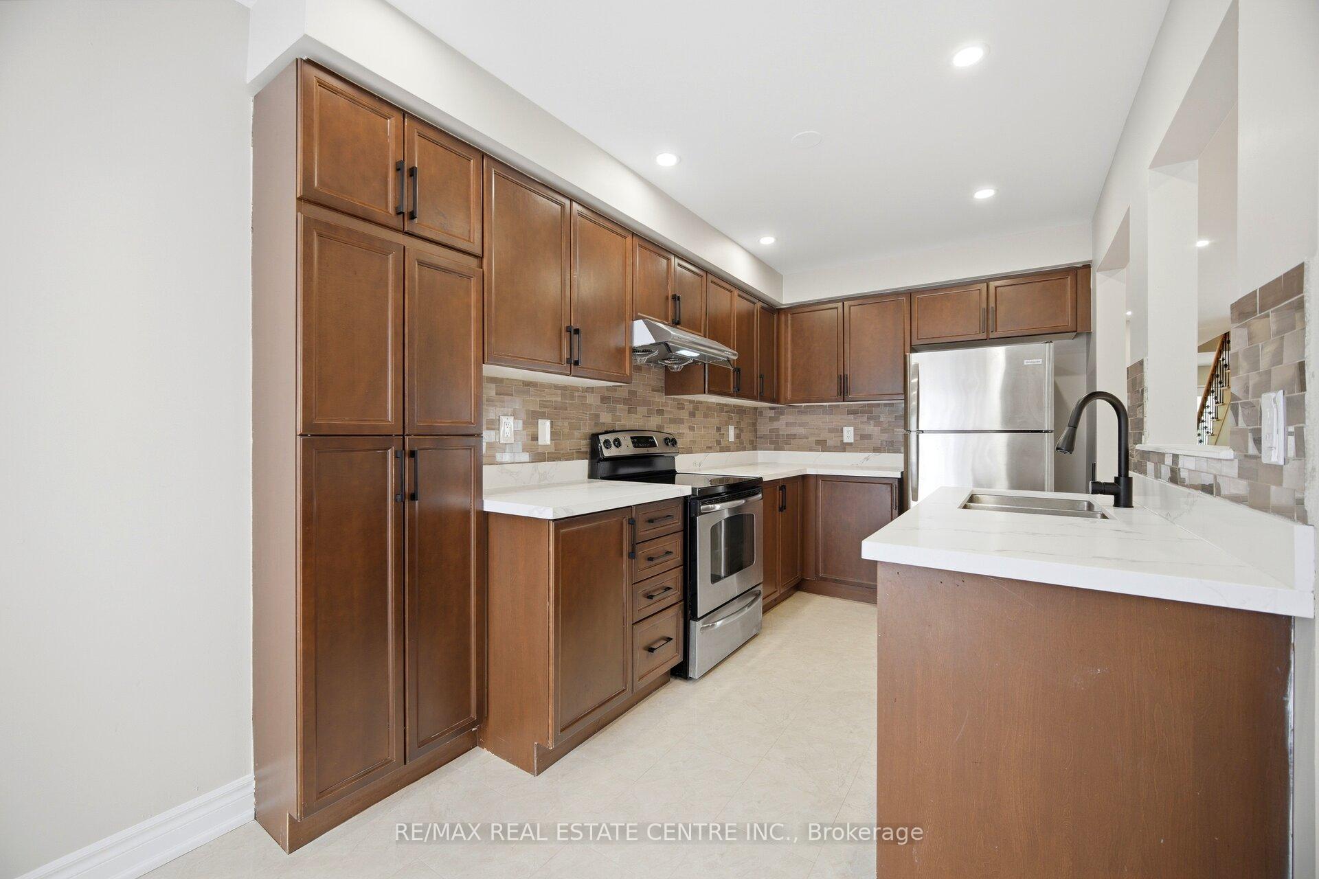 Photo 14 of 31 Spicebush Terrace, Brampton, Credit Valley — HOMEH