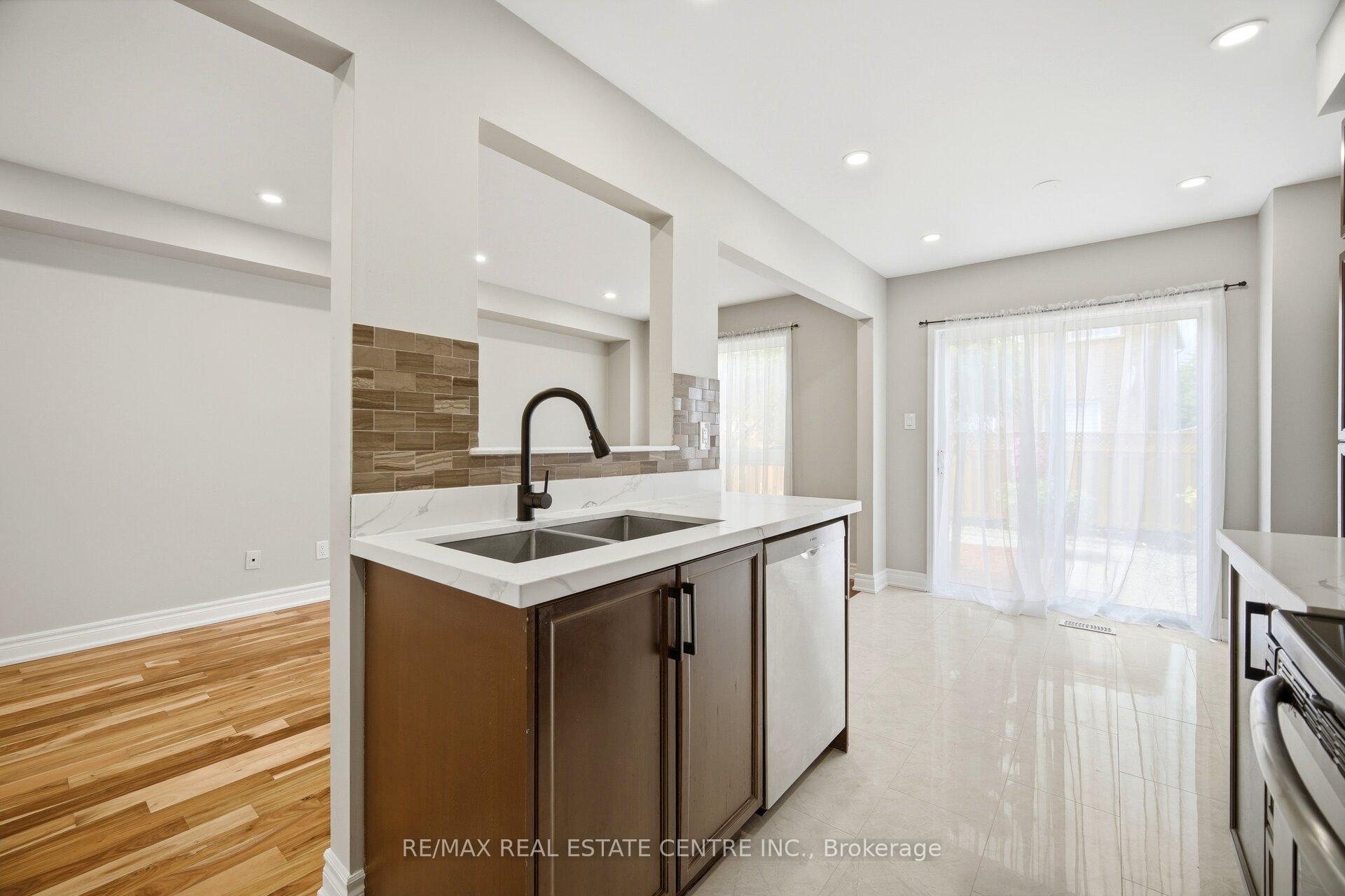 Photo 16 of 31 Spicebush Terrace, Brampton, Credit Valley — HOMEH