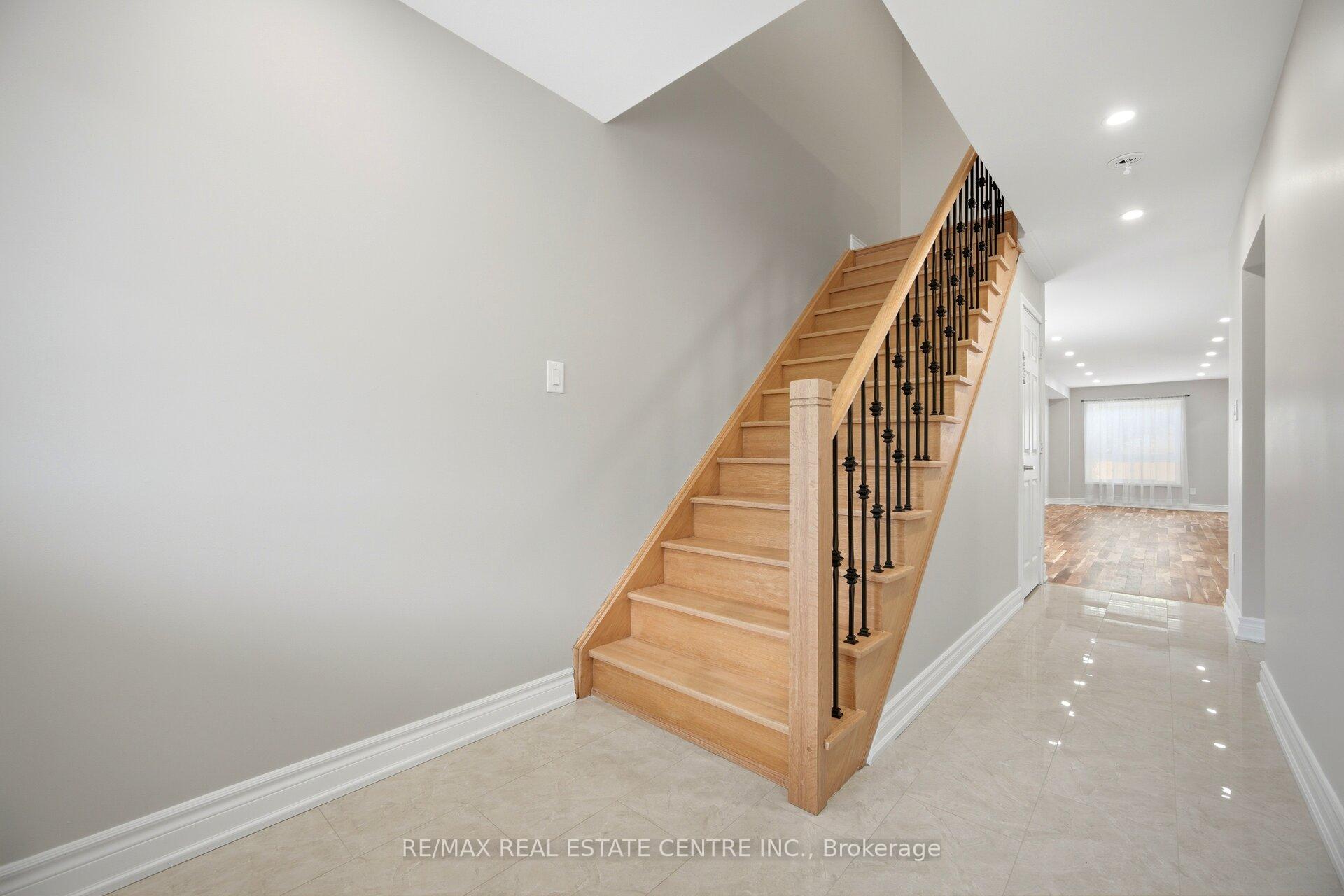 Photo 20 of 31 Spicebush Terrace, Brampton, Credit Valley — HOMEH