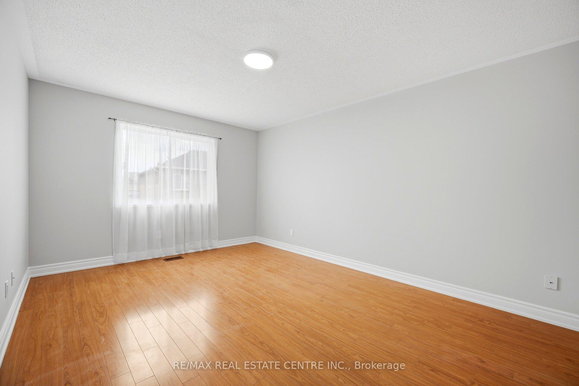 Photo 22 of 31 Spicebush Terrace, Brampton, Credit Valley — HOMEH