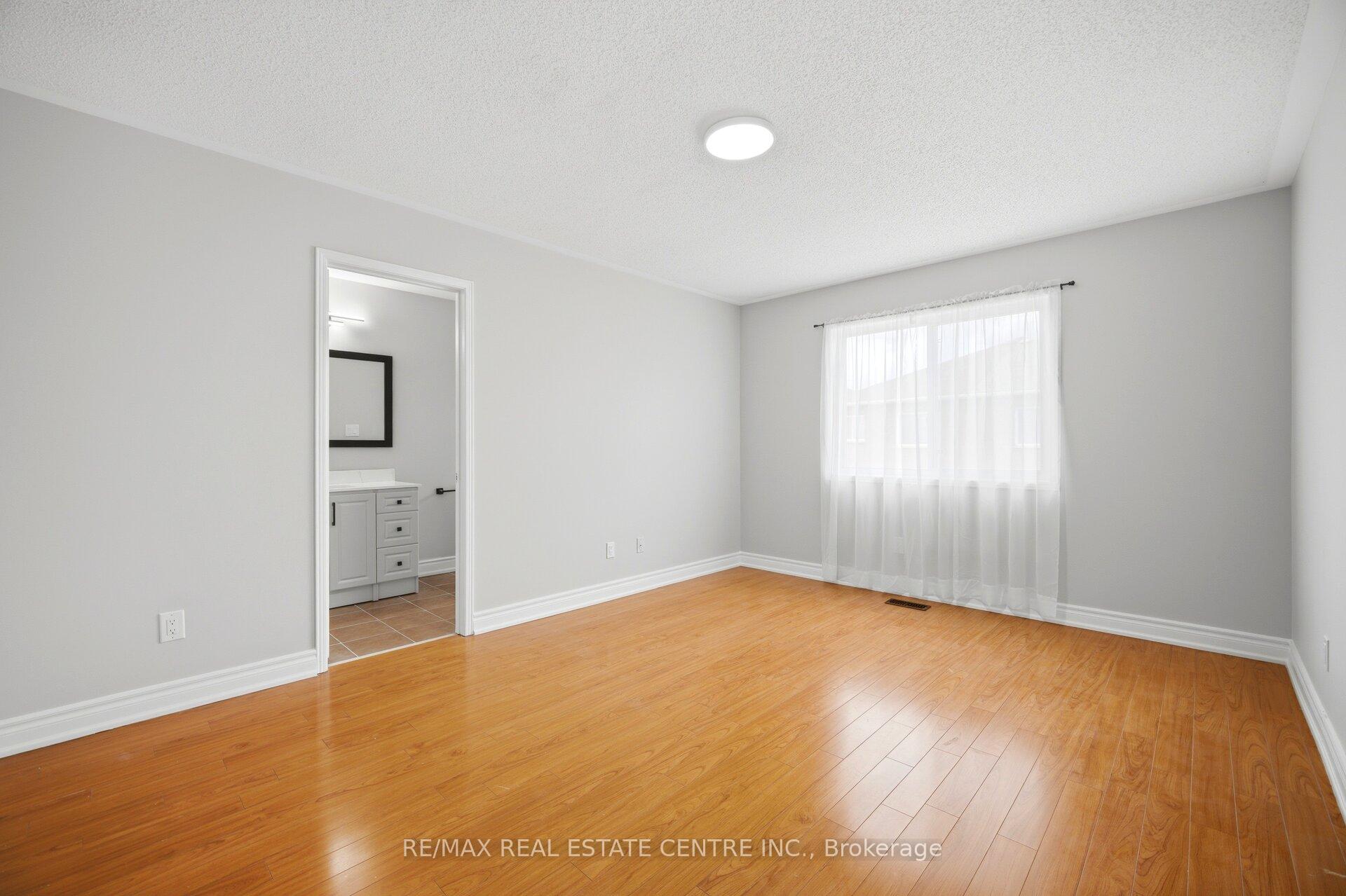 Photo 23 of 31 Spicebush Terrace, Brampton, Credit Valley — HOMEH