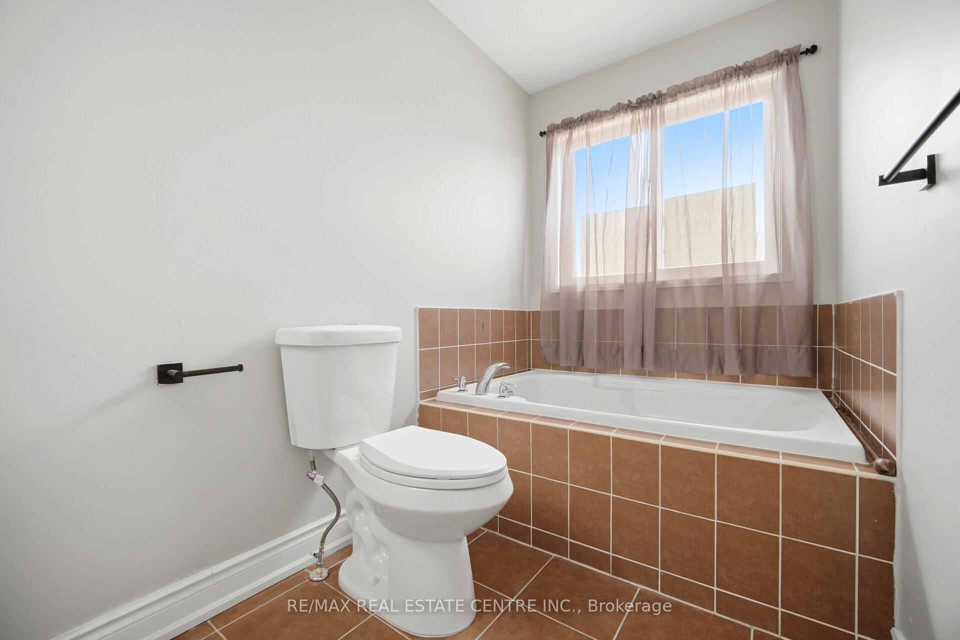 Photo 25 of 31 Spicebush Terrace, Brampton, Credit Valley — HOMEH
