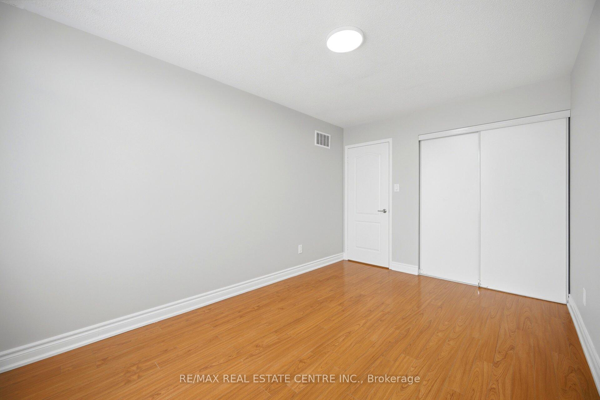 Photo 28 of 31 Spicebush Terrace, Brampton, Credit Valley — HOMEH