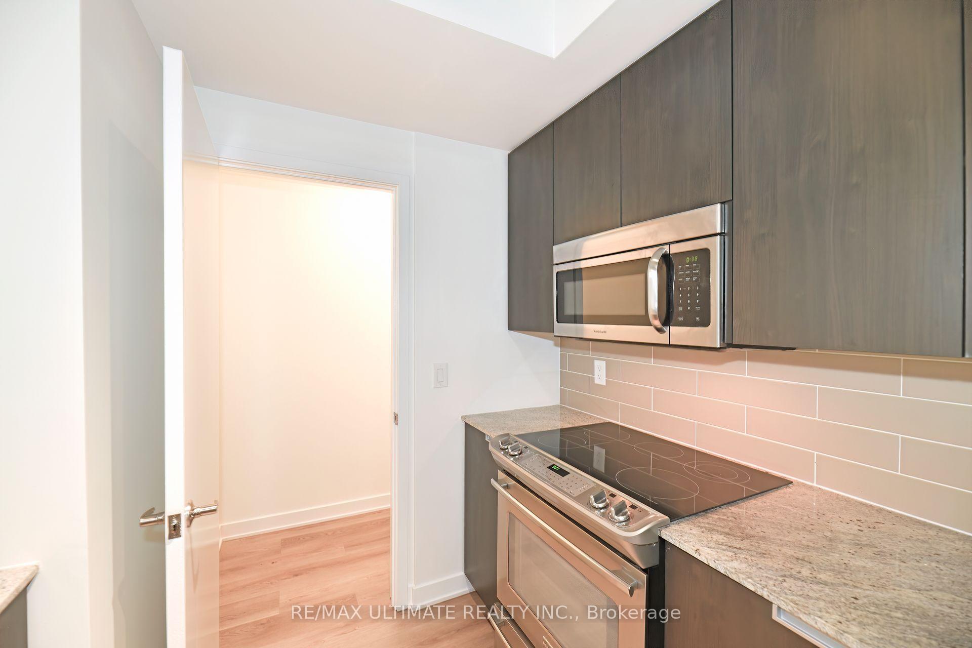 Photo 8 of Unit 306, 400 Wellington Street W, Toronto, Waterfront Communities — HOMEH