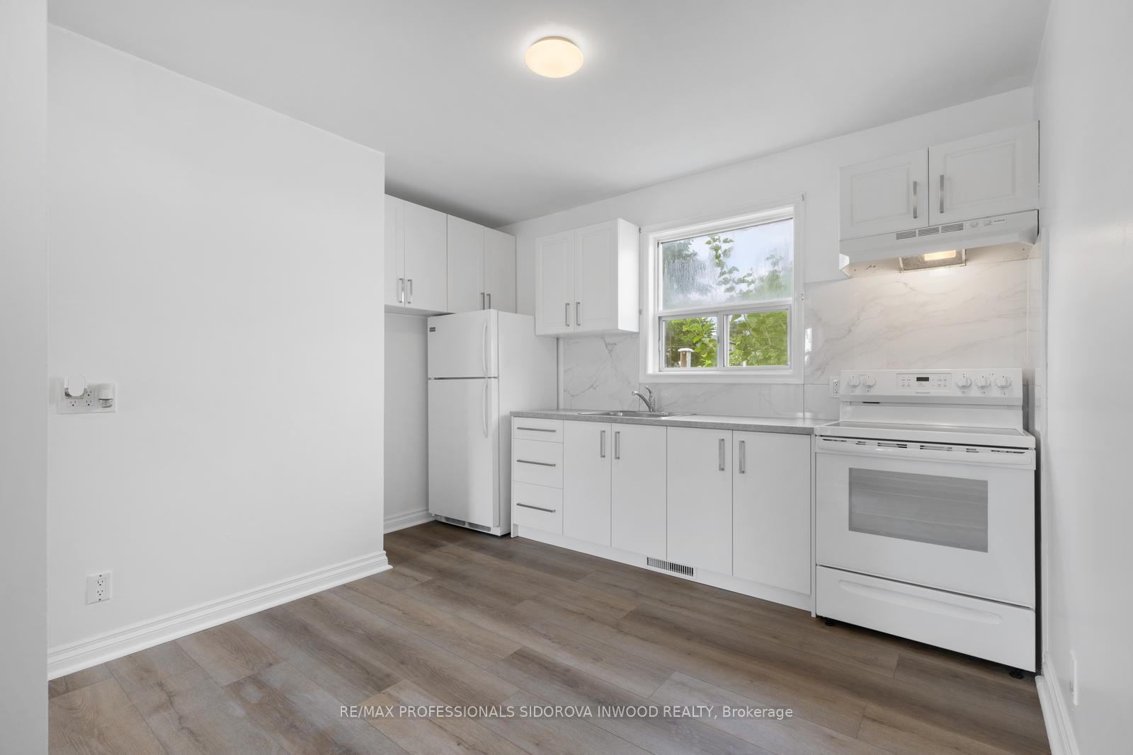 Photo 6 of Unit 2, 1 Dixon Road, Etobicoke, Humber Heights — HOMEH