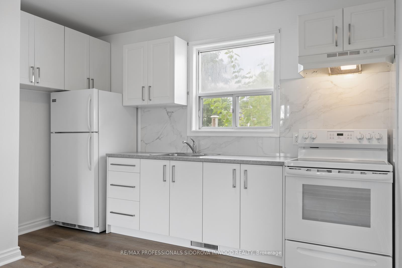 Photo 7 of Unit 2, 1 Dixon Road, Etobicoke, Humber Heights — HOMEH