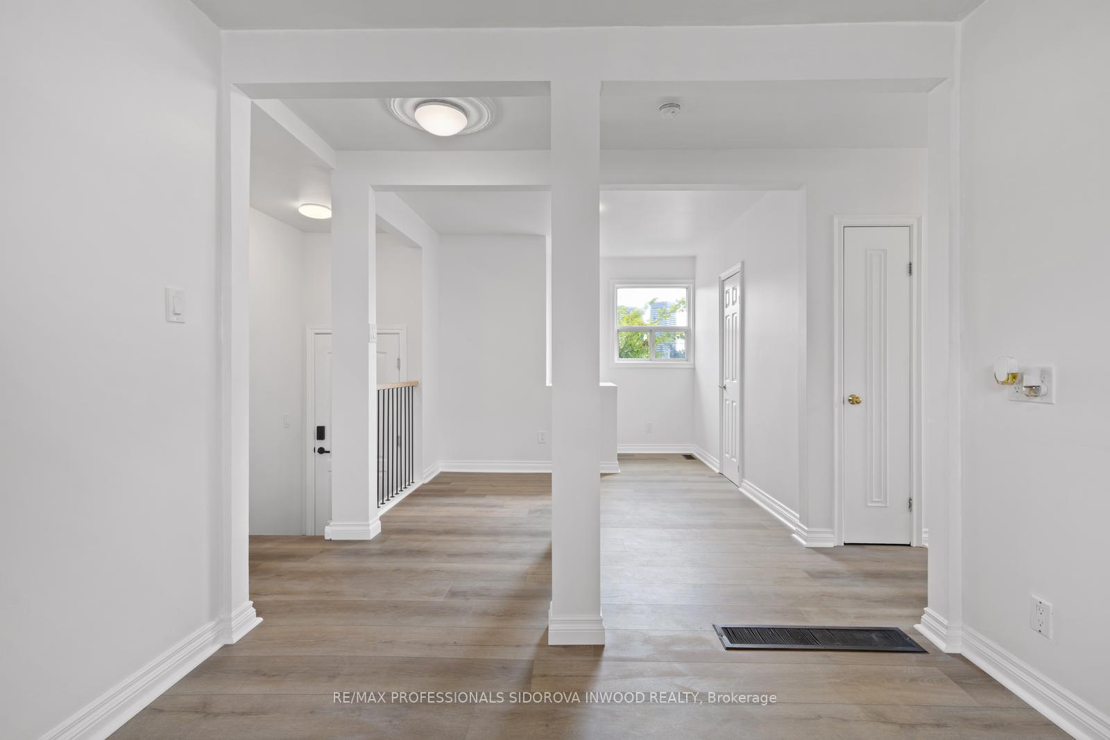 Photo 9 of Unit 2, 1 Dixon Road, Etobicoke, Humber Heights — HOMEH