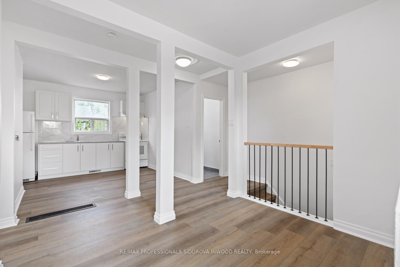 Photo 10 of Unit 2, 1 Dixon Road, Etobicoke, Humber Heights — HOMEH