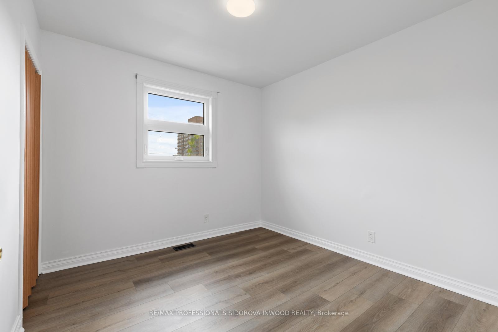 Photo 12 of Unit 2, 1 Dixon Road, Etobicoke, Humber Heights — HOMEH