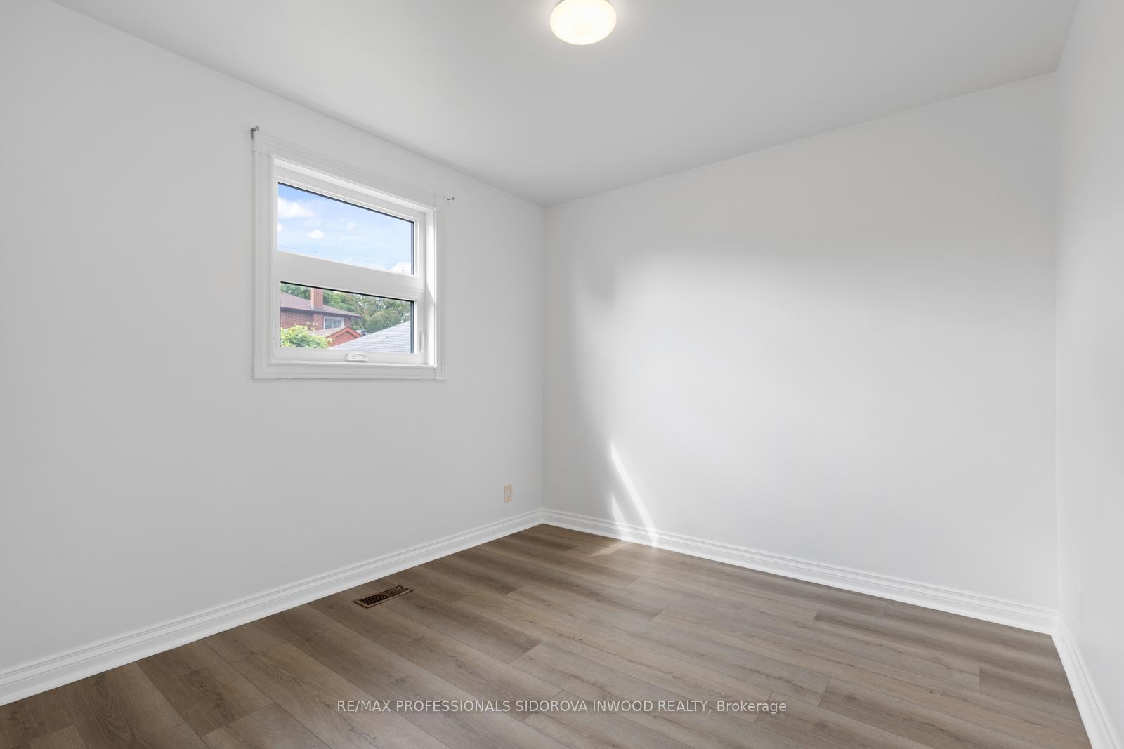 Photo 13 of Unit 2, 1 Dixon Road, Etobicoke, Humber Heights — HOMEH