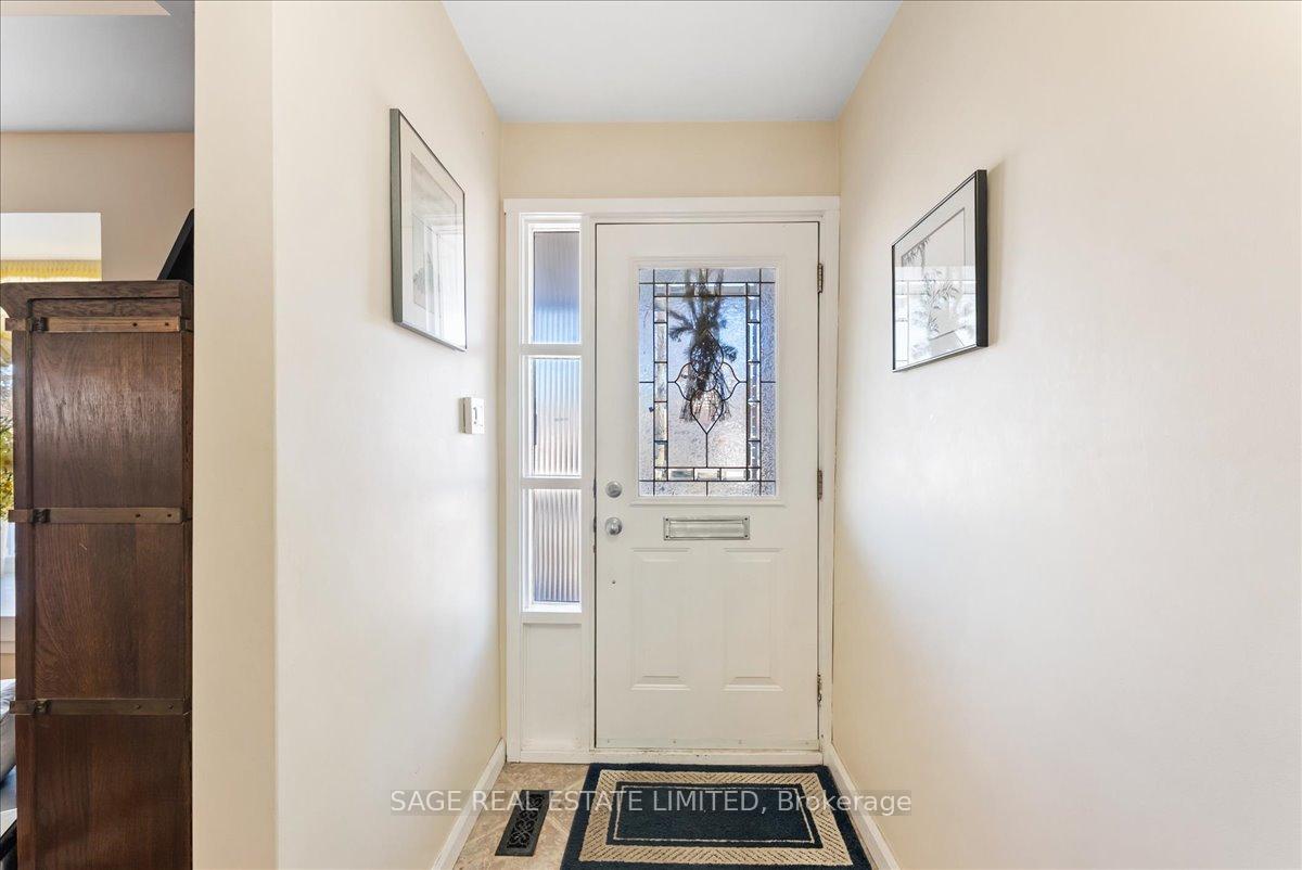 Photo 4 of 27 Kathrose Drive, North York, Pleasant View — HOMEH