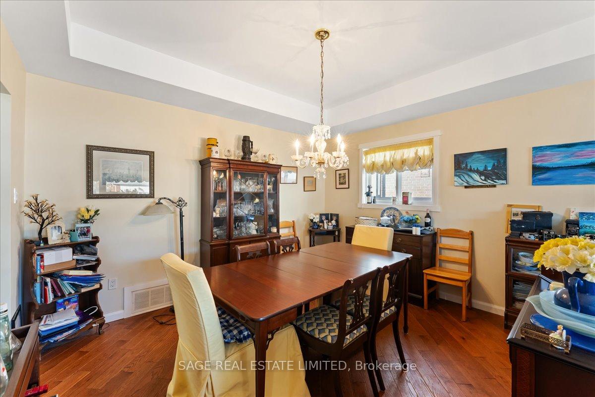 Photo 9 of 27 Kathrose Drive, North York, Pleasant View — HOMEH