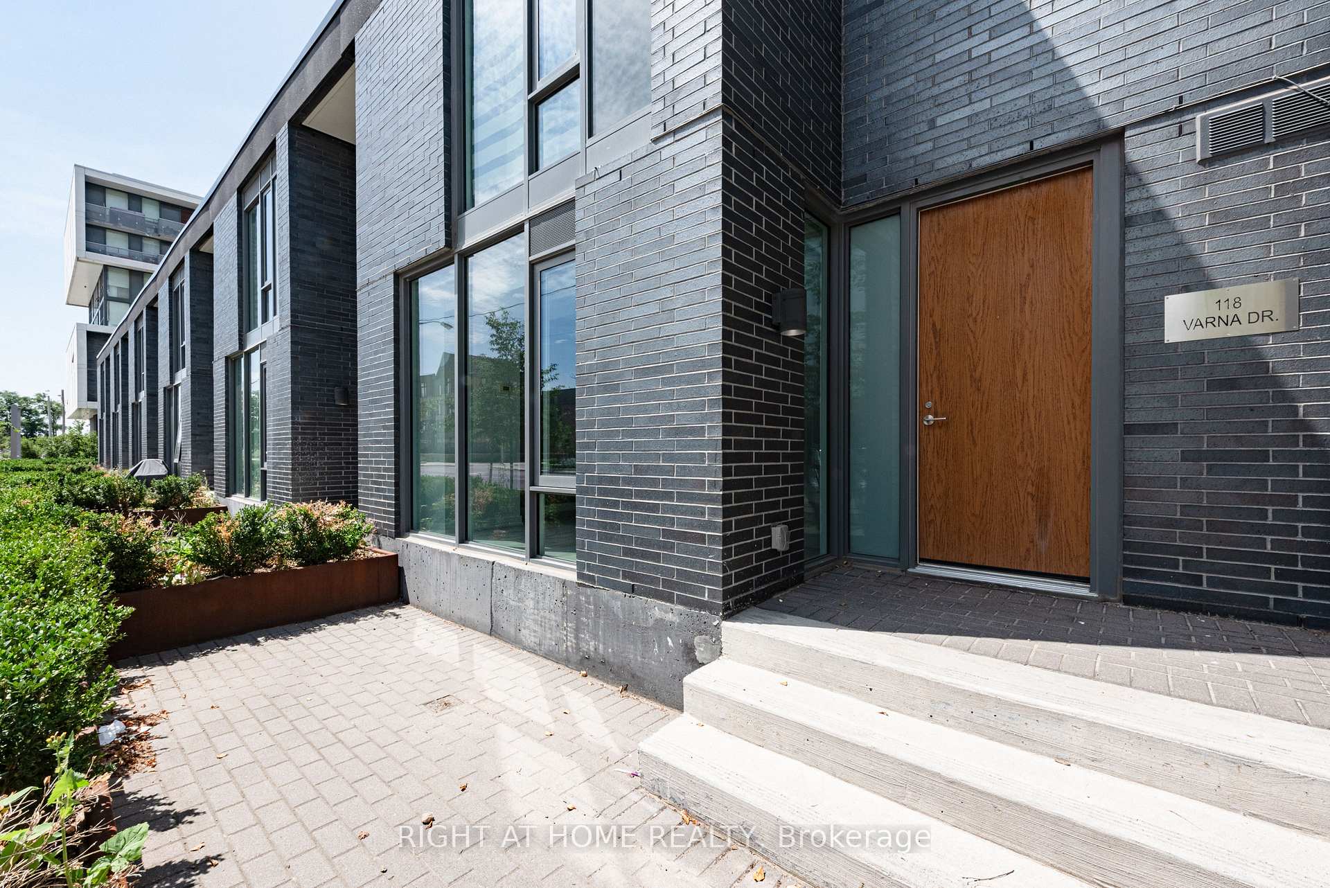 Photo 1 of Unit 101, 118 Varna Drive, Toronto, Englemount-Lawrence — HOMEH