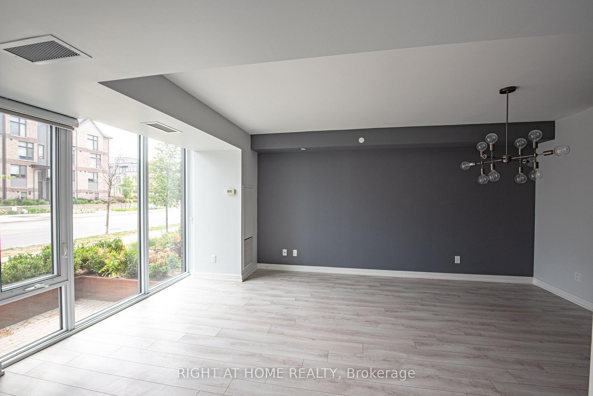 Photo 4 of Unit 101, 118 Varna Drive, Toronto, Englemount-Lawrence — HOMEH