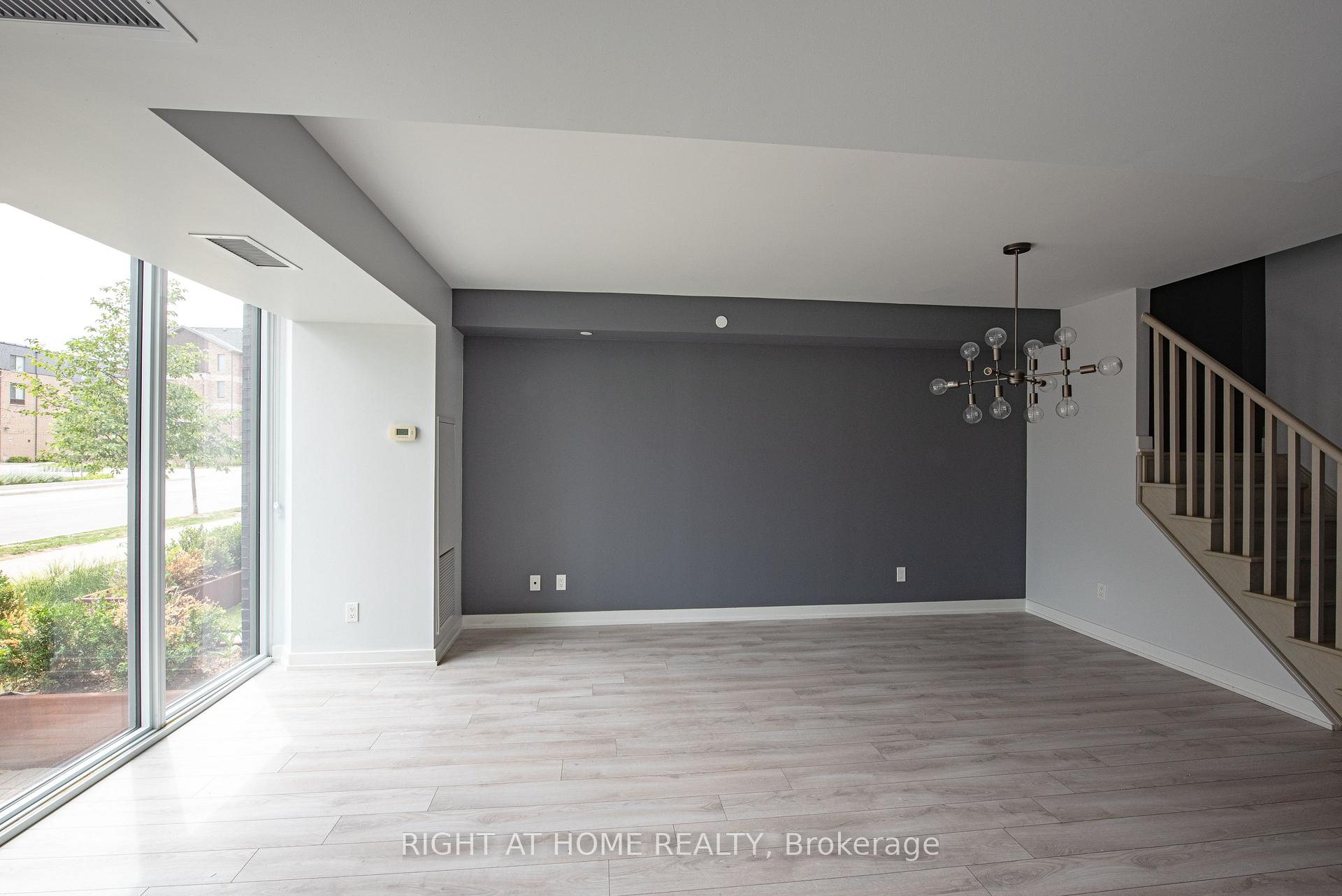 Photo 5 of Unit 101, 118 Varna Drive, Toronto, Englemount-Lawrence — HOMEH