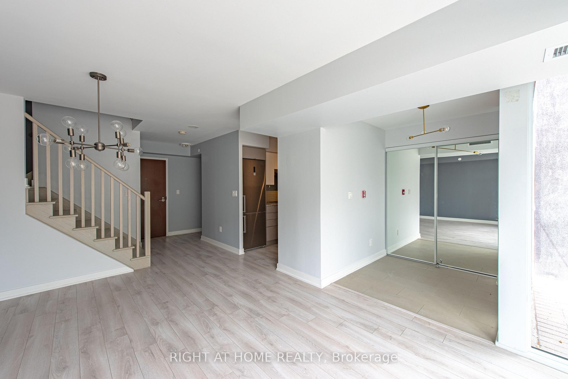 Photo 7 of Unit 101, 118 Varna Drive, Toronto, Englemount-Lawrence — HOMEH