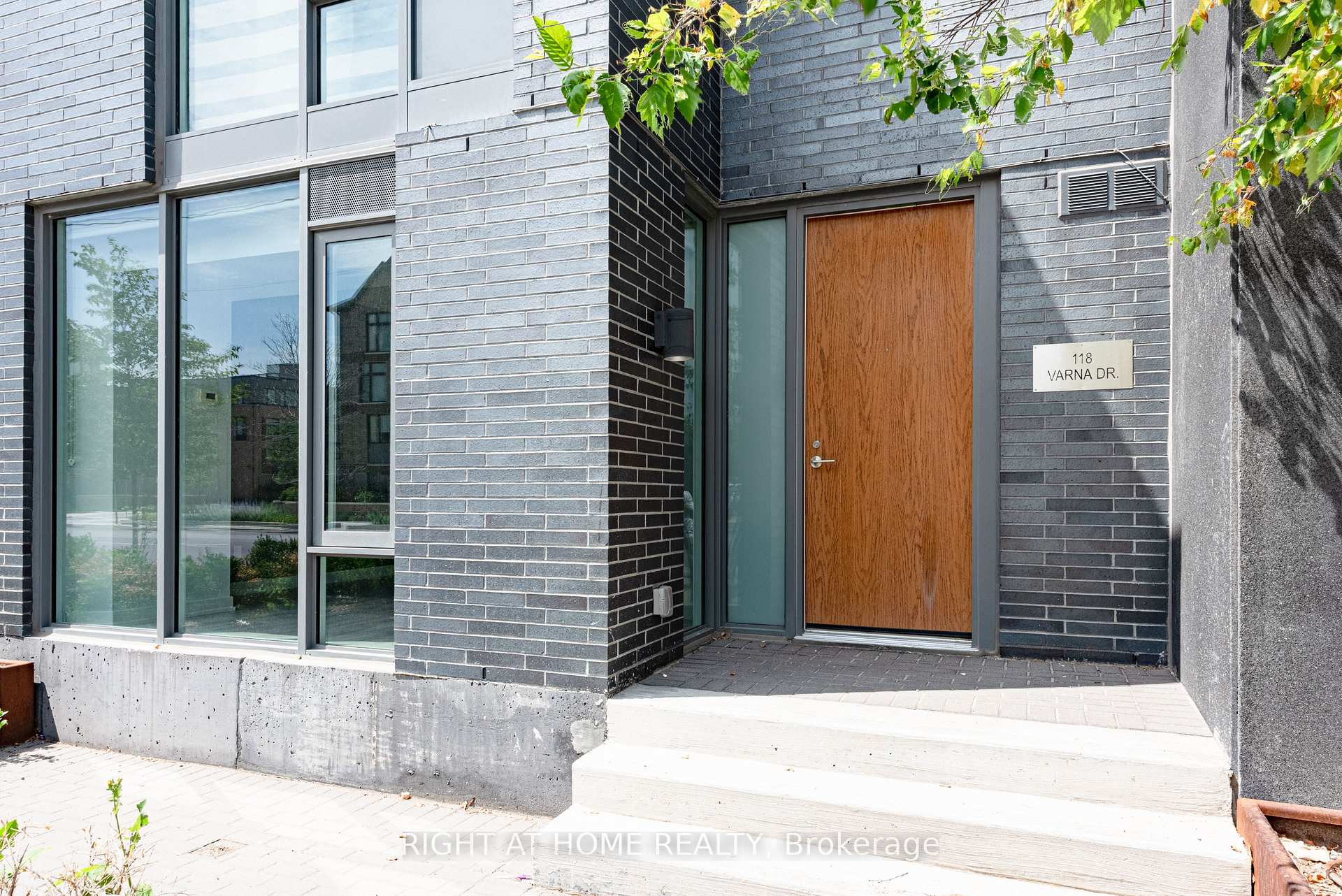 Photo 25 of Unit 101, 118 Varna Drive, Toronto, Englemount-Lawrence — HOMEH