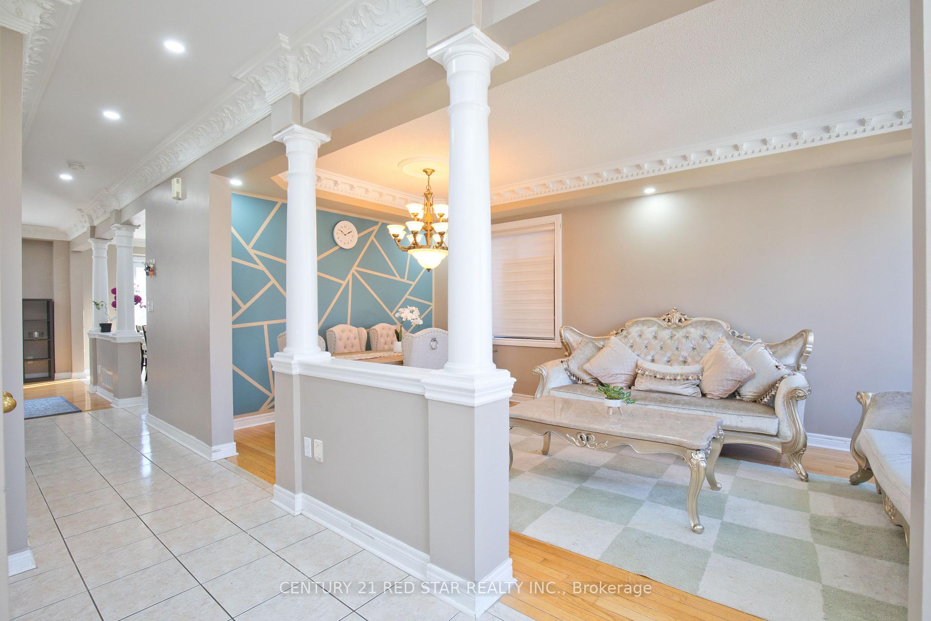 Photo 5 of 3 Okanagan Drive, Brampton, Sandringham-Wellington — HOMEH