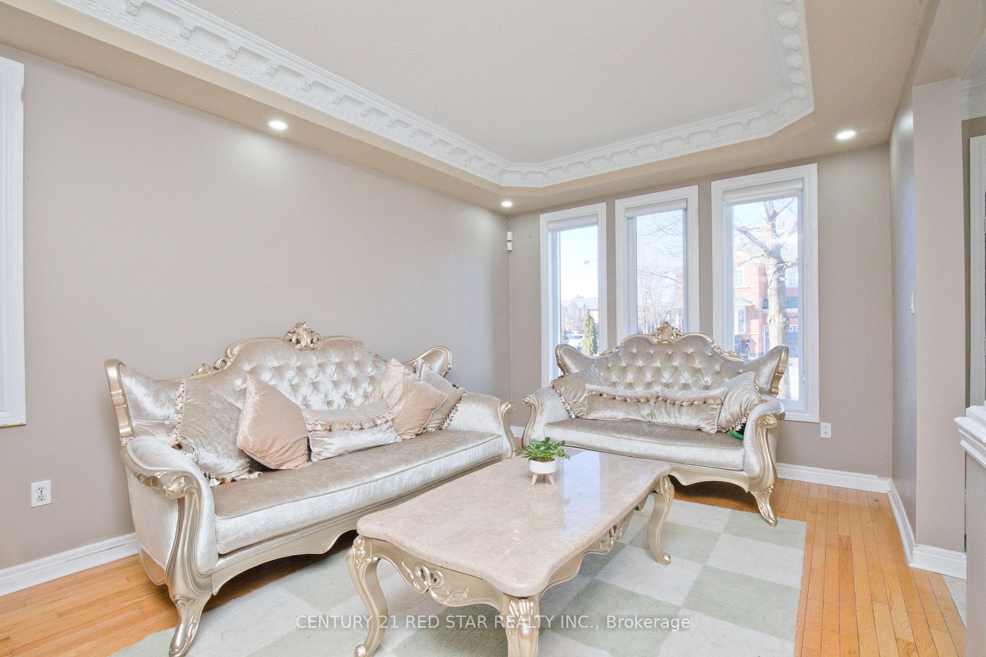 Photo 6 of 3 Okanagan Drive, Brampton, Sandringham-Wellington — HOMEH