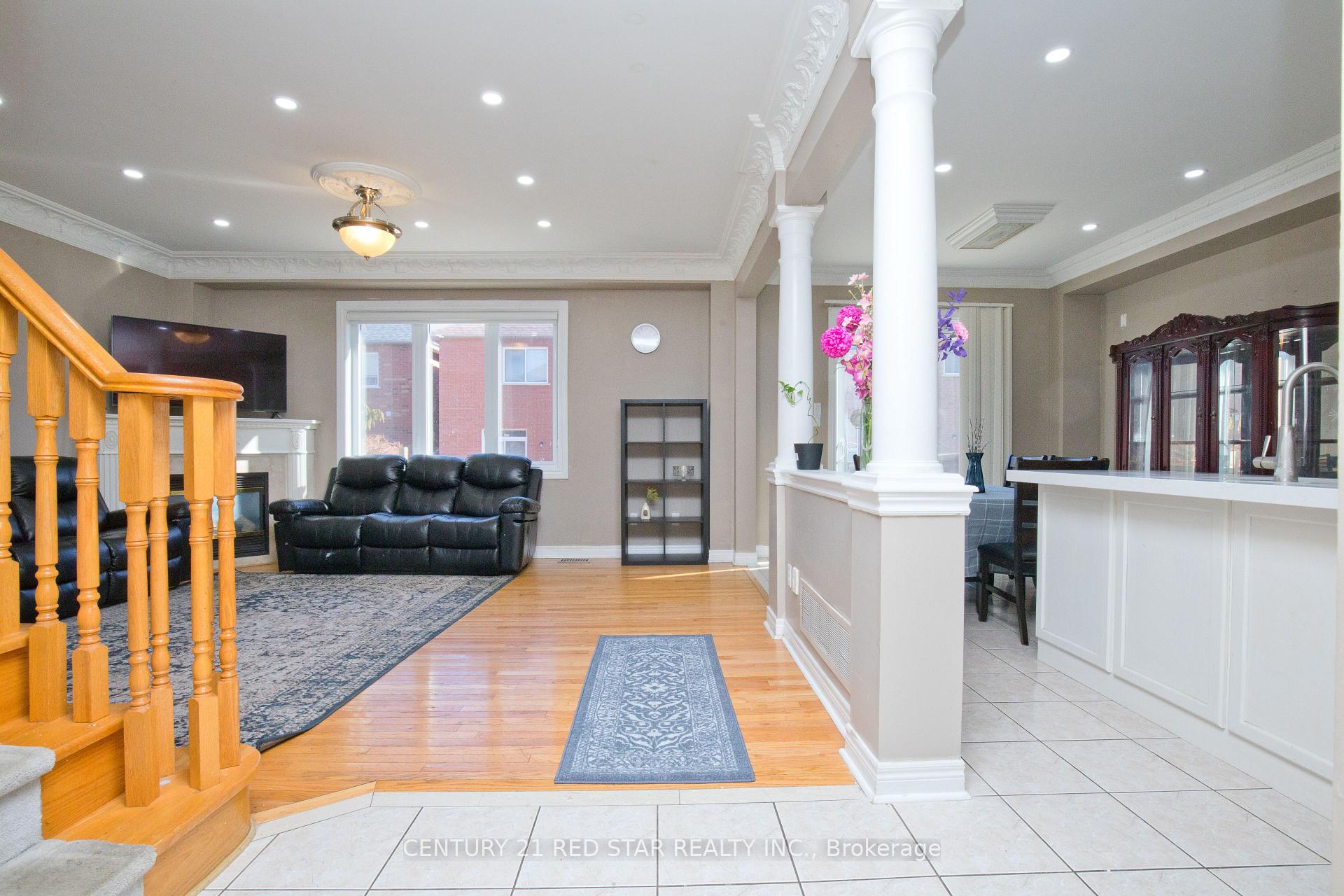 Photo 9 of 3 Okanagan Drive, Brampton, Sandringham-Wellington — HOMEH