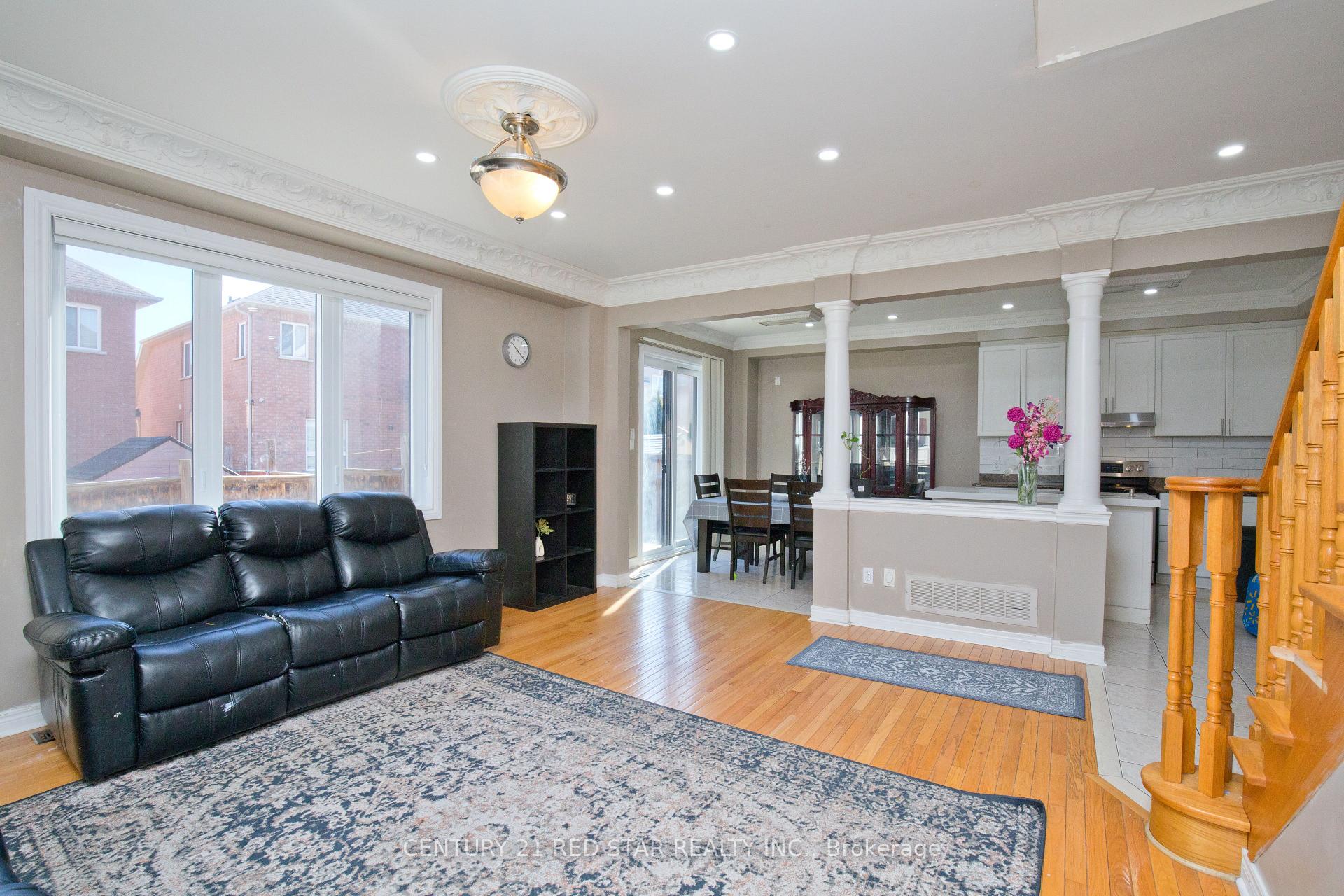 Photo 10 of 3 Okanagan Drive, Brampton, Sandringham-Wellington — HOMEH
