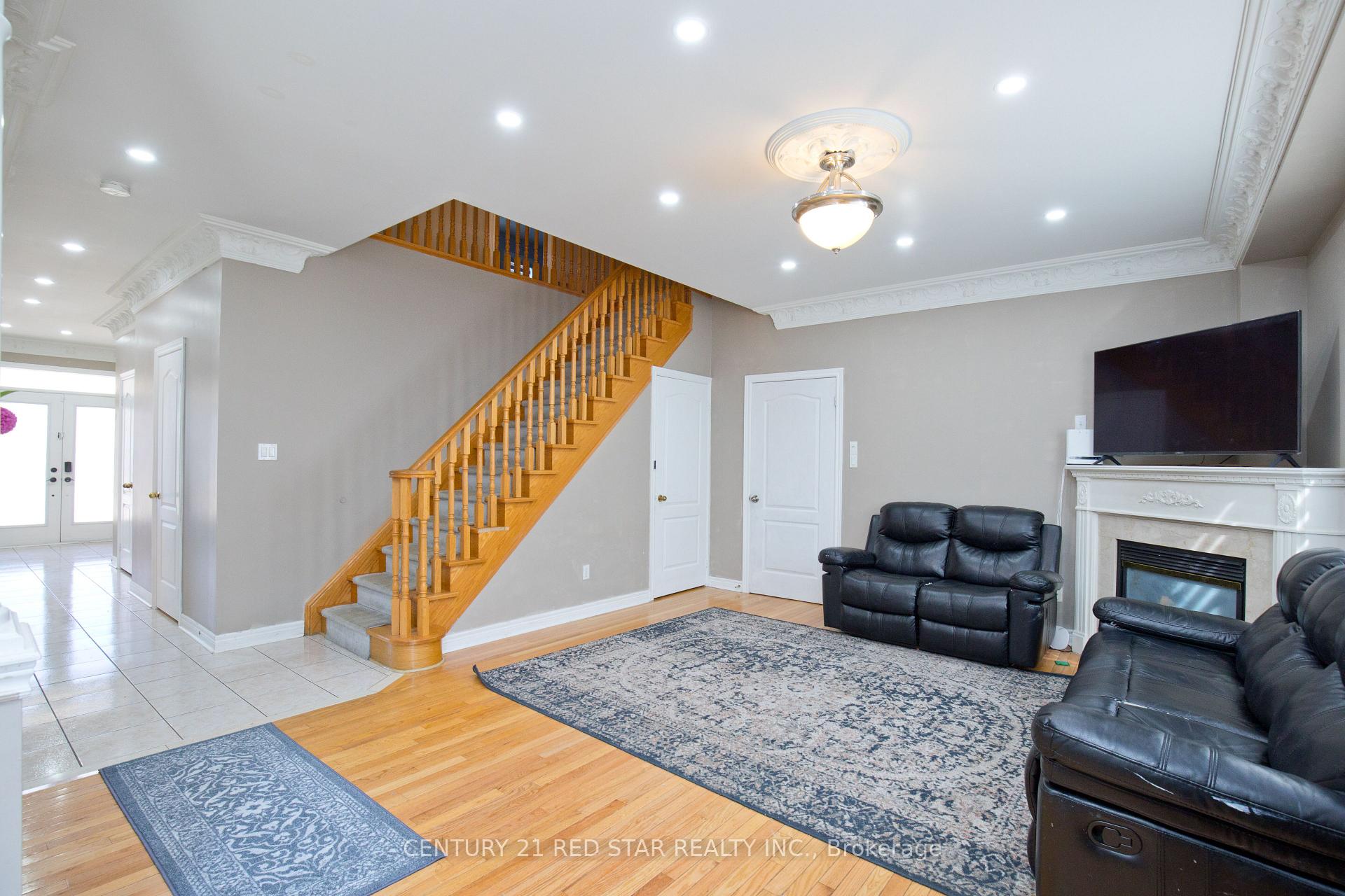 Photo 11 of 3 Okanagan Drive, Brampton, Sandringham-Wellington — HOMEH
