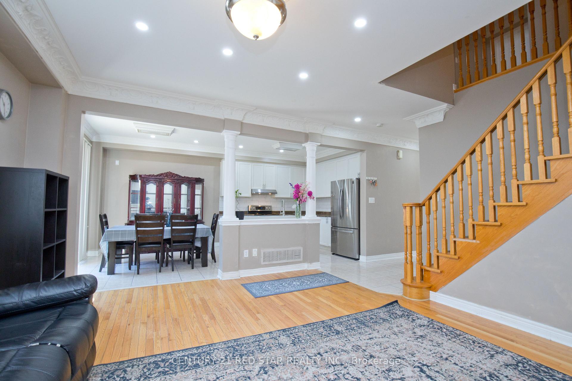 Photo 13 of 3 Okanagan Drive, Brampton, Sandringham-Wellington — HOMEH