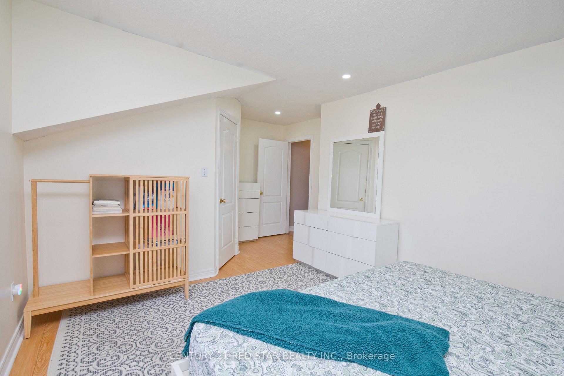 Photo 38 of 3 Okanagan Drive, Brampton, Sandringham-Wellington — HOMEH