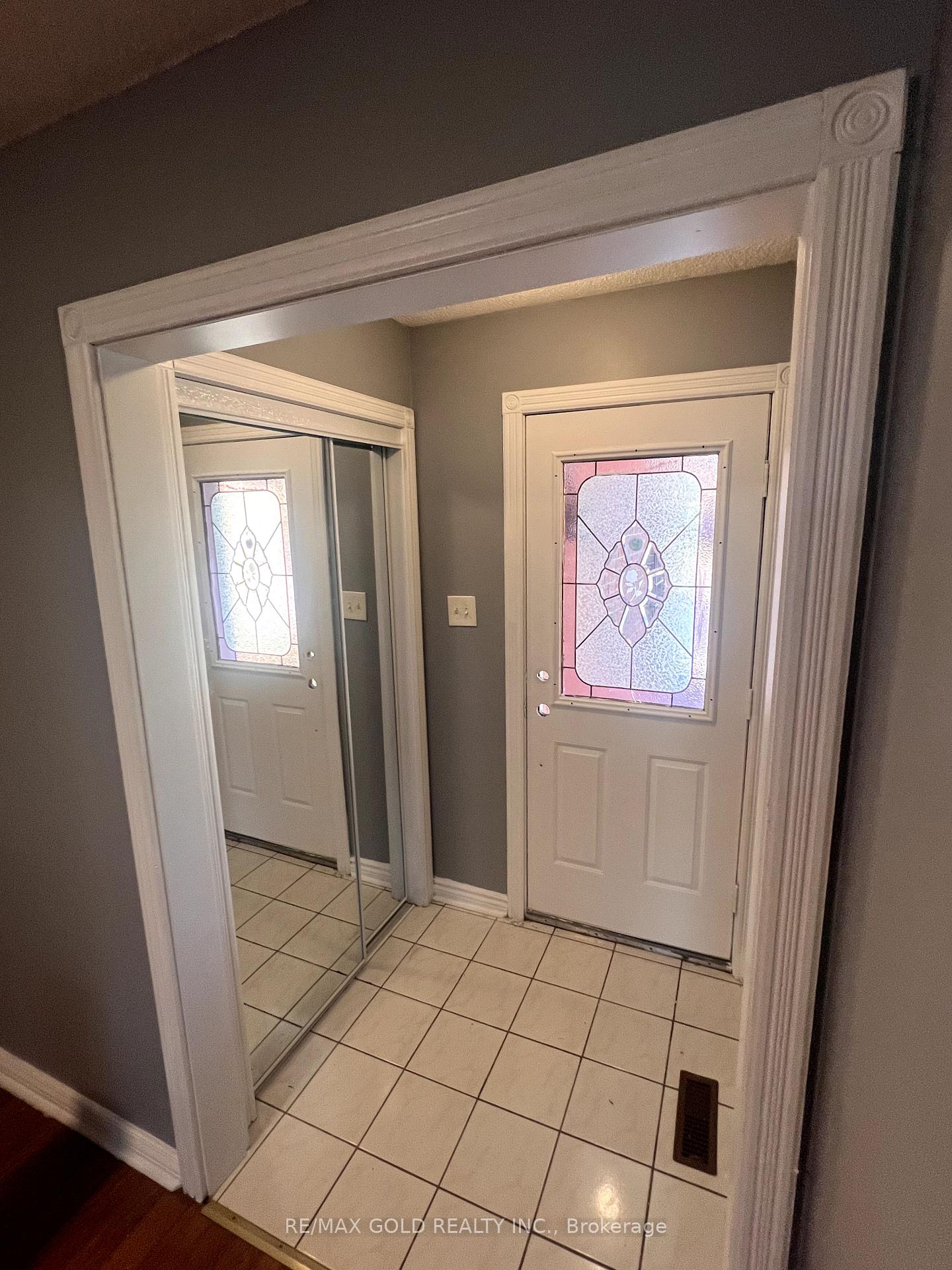 Photo 2 of 42 Toba Crescent, Brampton, Heart Lake East — HOMEH