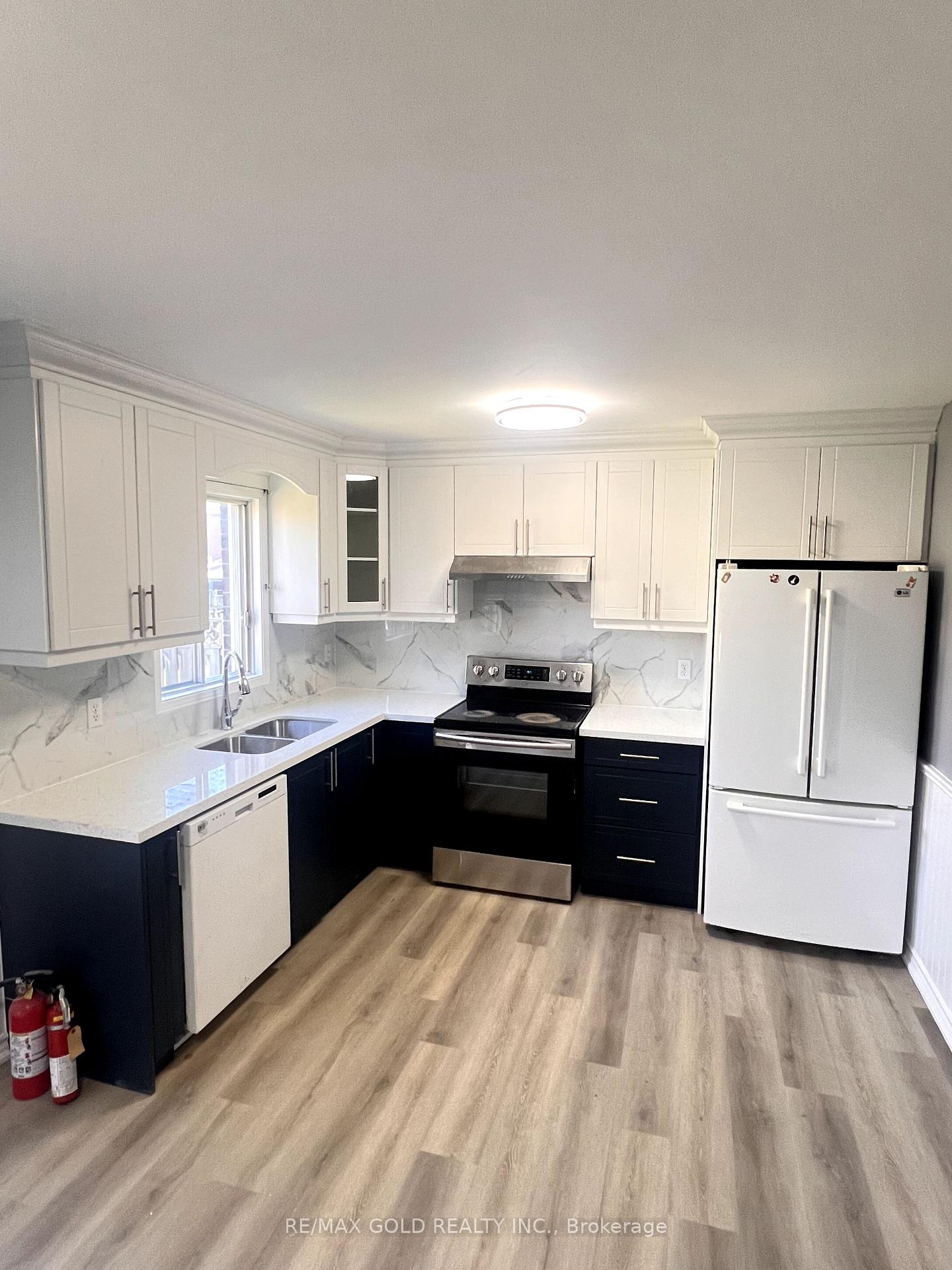 Photo 5 of 42 Toba Crescent, Brampton, Heart Lake East — HOMEH
