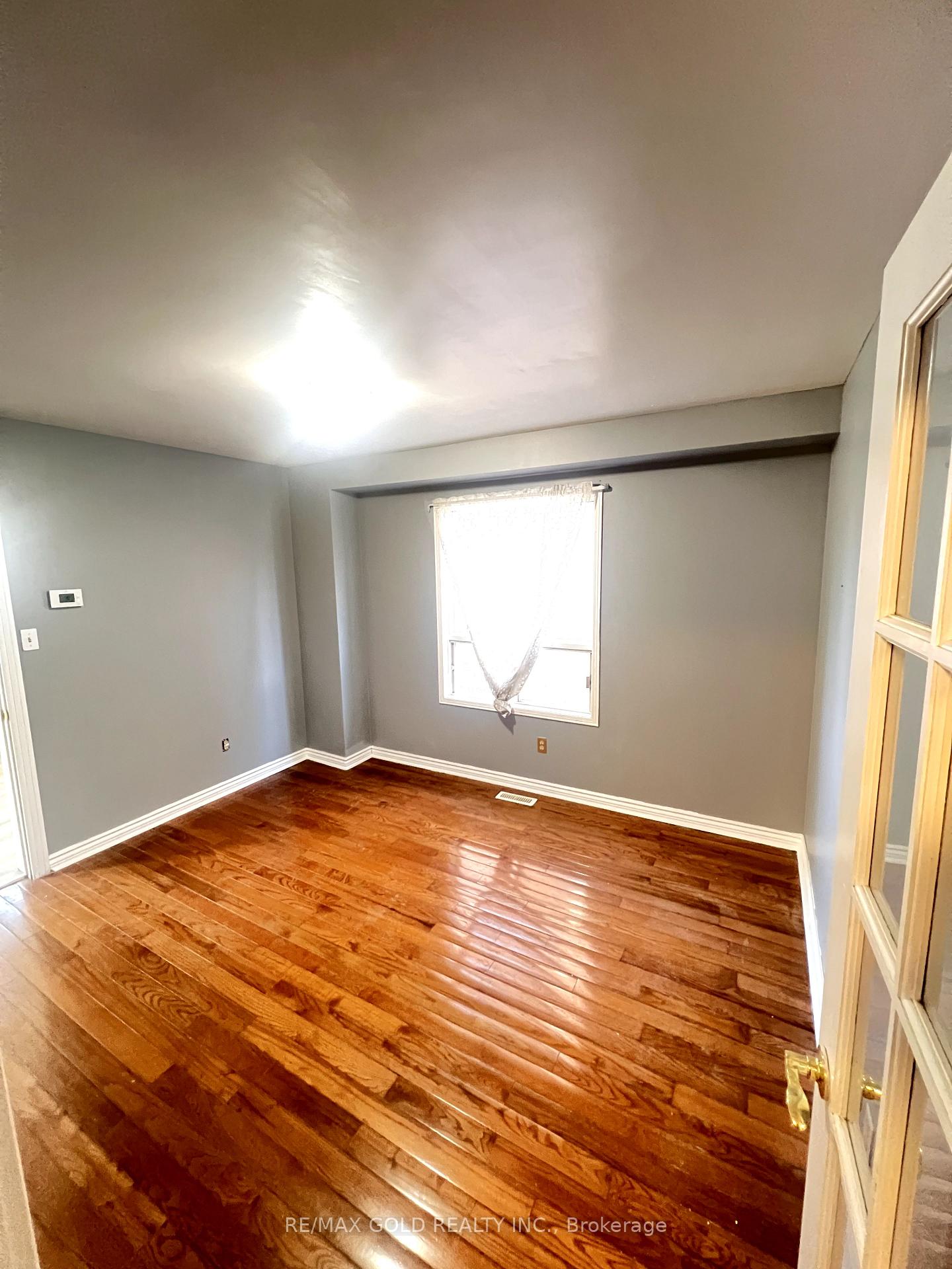 Photo 10 of 42 Toba Crescent, Brampton, Heart Lake East — HOMEH