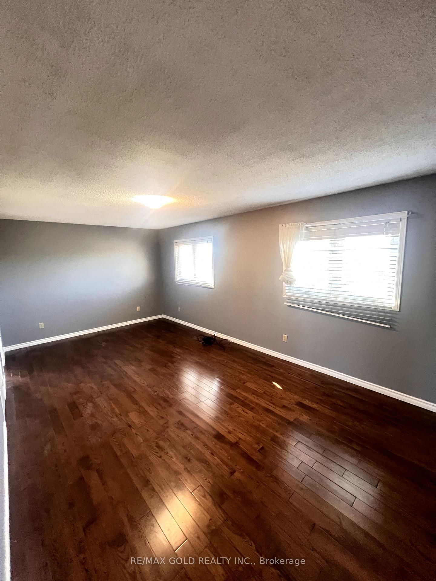 Photo 11 of 42 Toba Crescent, Brampton, Heart Lake East — HOMEH