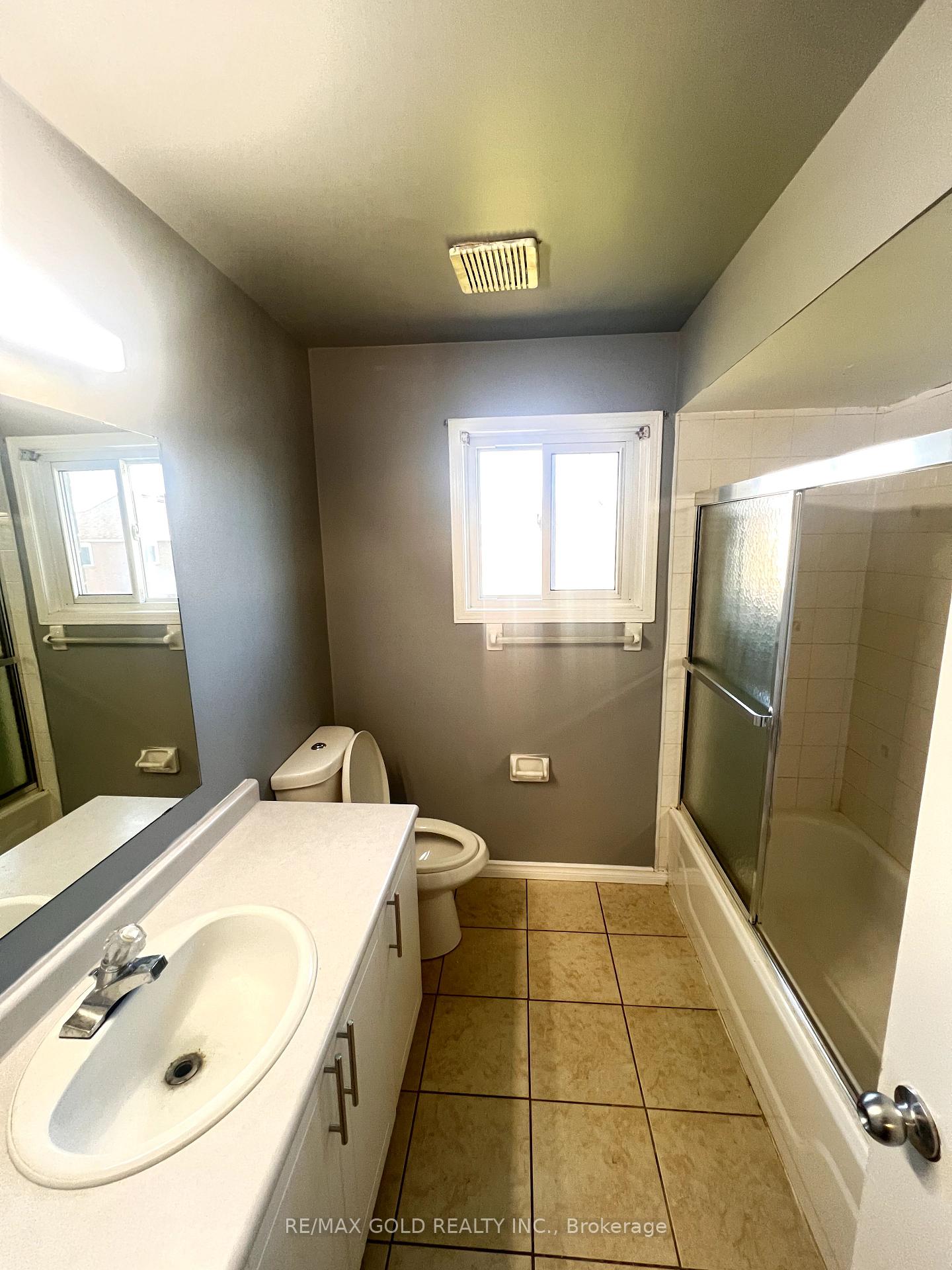 Photo 14 of 42 Toba Crescent, Brampton, Heart Lake East — HOMEH