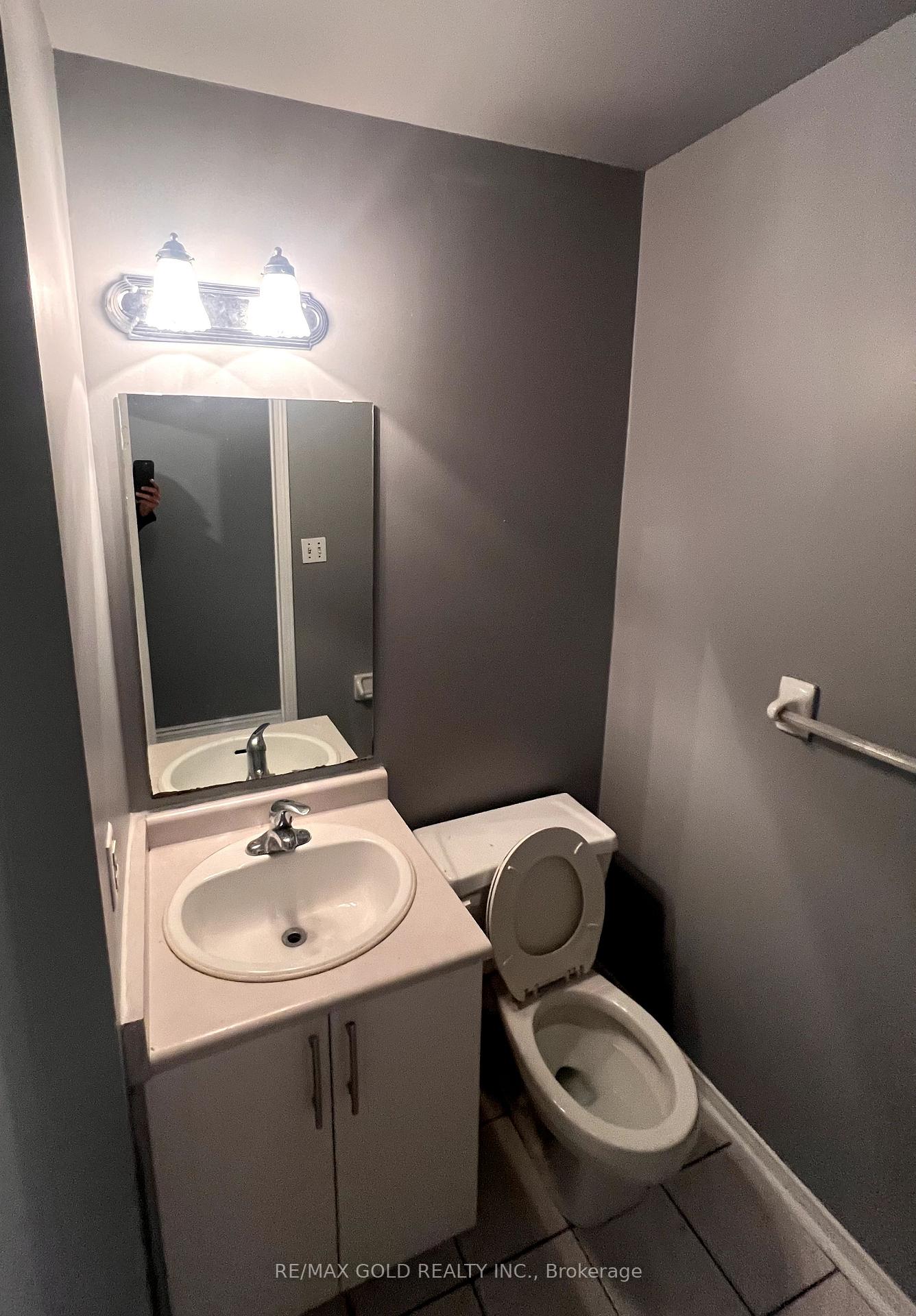 Photo 17 of 42 Toba Crescent, Brampton, Heart Lake East — HOMEH