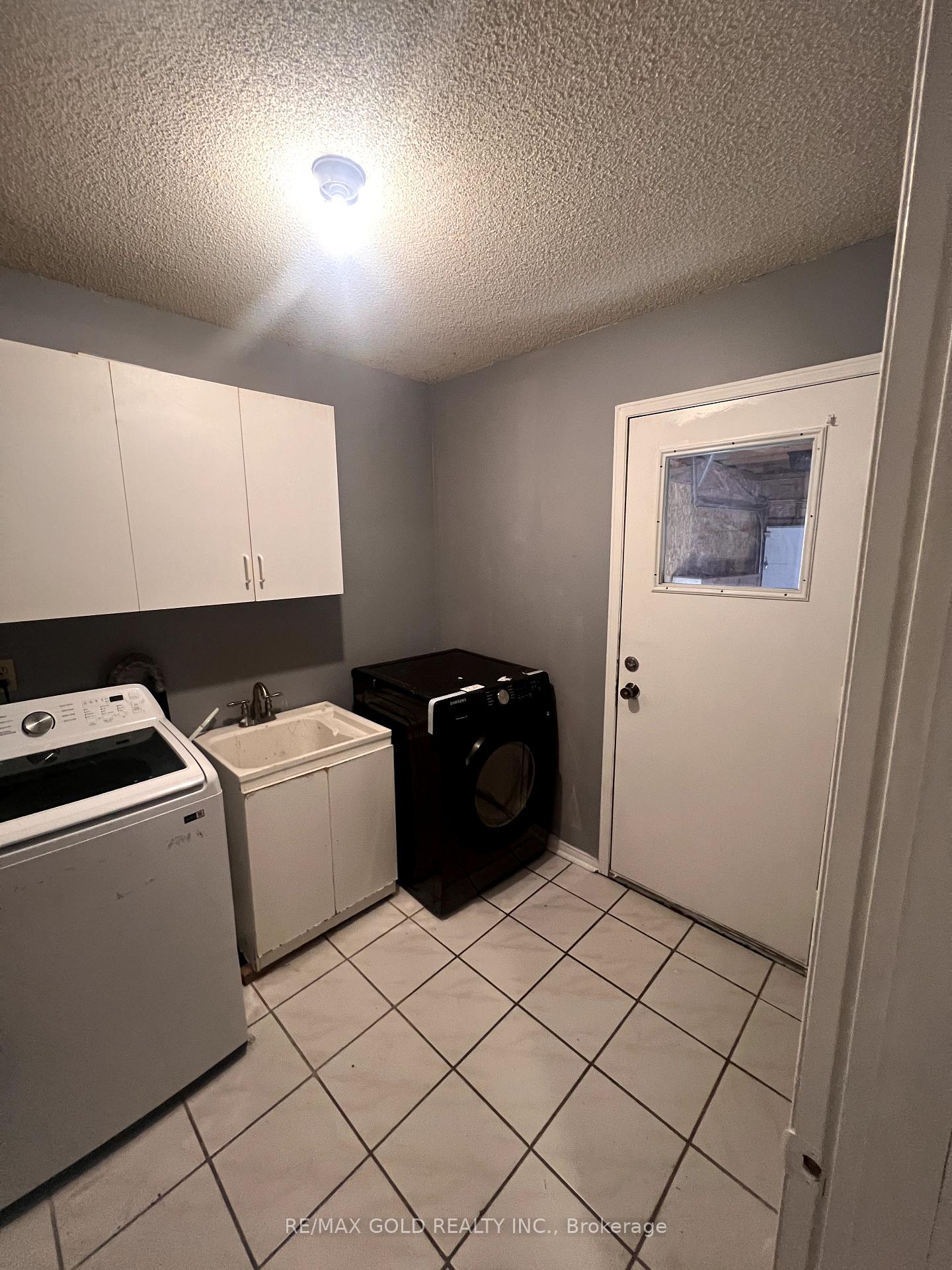 Photo 18 of 42 Toba Crescent, Brampton, Heart Lake East — HOMEH