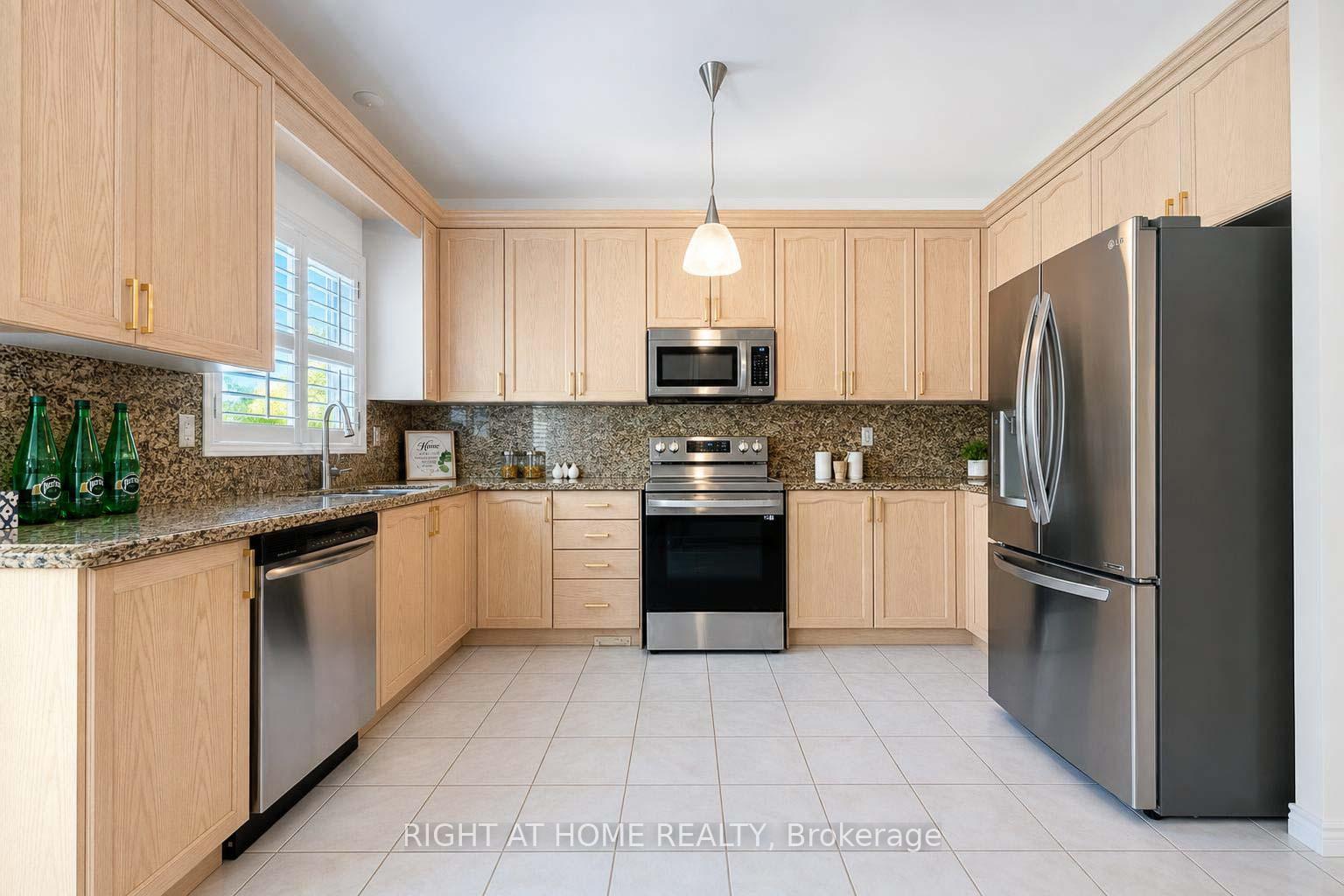 Photo 15 of 26 Ravel Drive, Vaughan, Patterson — HOMEH