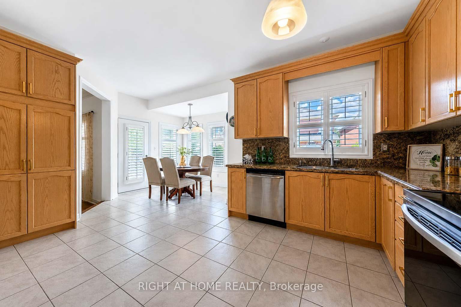 Photo 18 of 26 Ravel Drive, Vaughan, Patterson — HOMEH