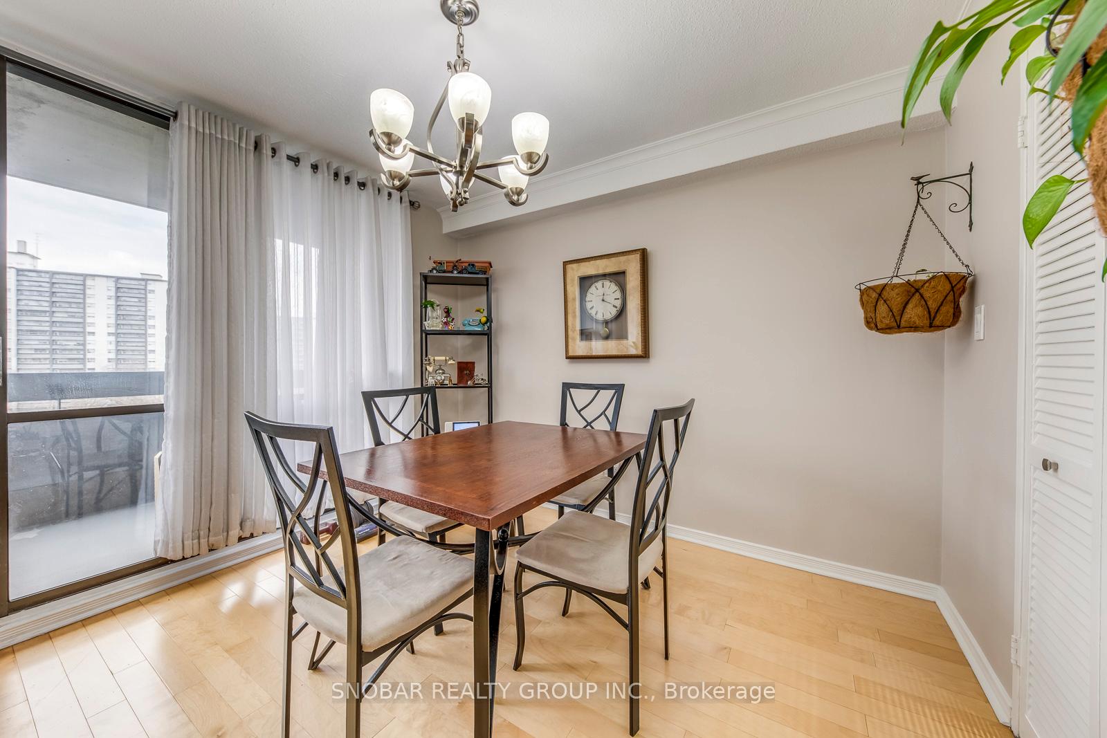 Photo 4 of Unit 810, 11 Wincott Drive, Etobicoke, Kingsview Village-The Westway — HOMEH