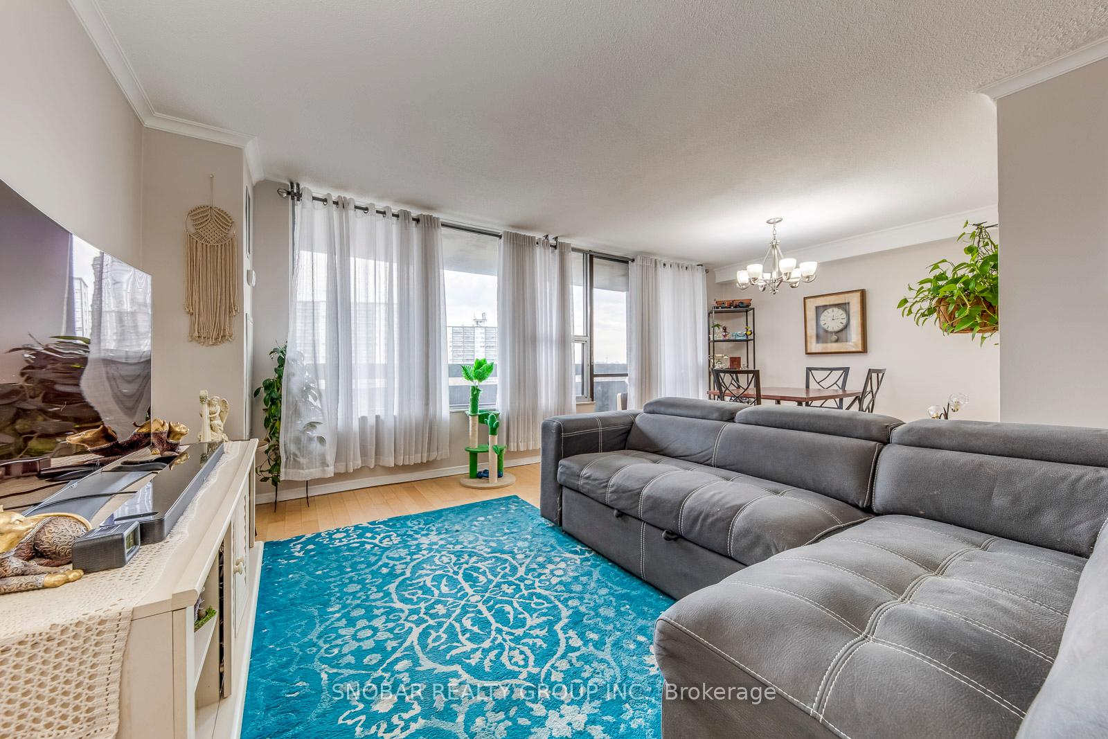 Photo 8 of Unit 810, 11 Wincott Drive, Etobicoke, Kingsview Village-The Westway — HOMEH