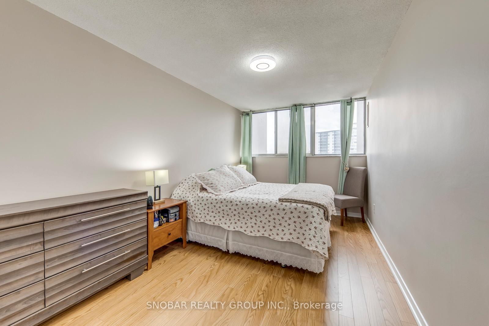 Photo 11 of Unit 810, 11 Wincott Drive, Etobicoke, Kingsview Village-The Westway — HOMEH