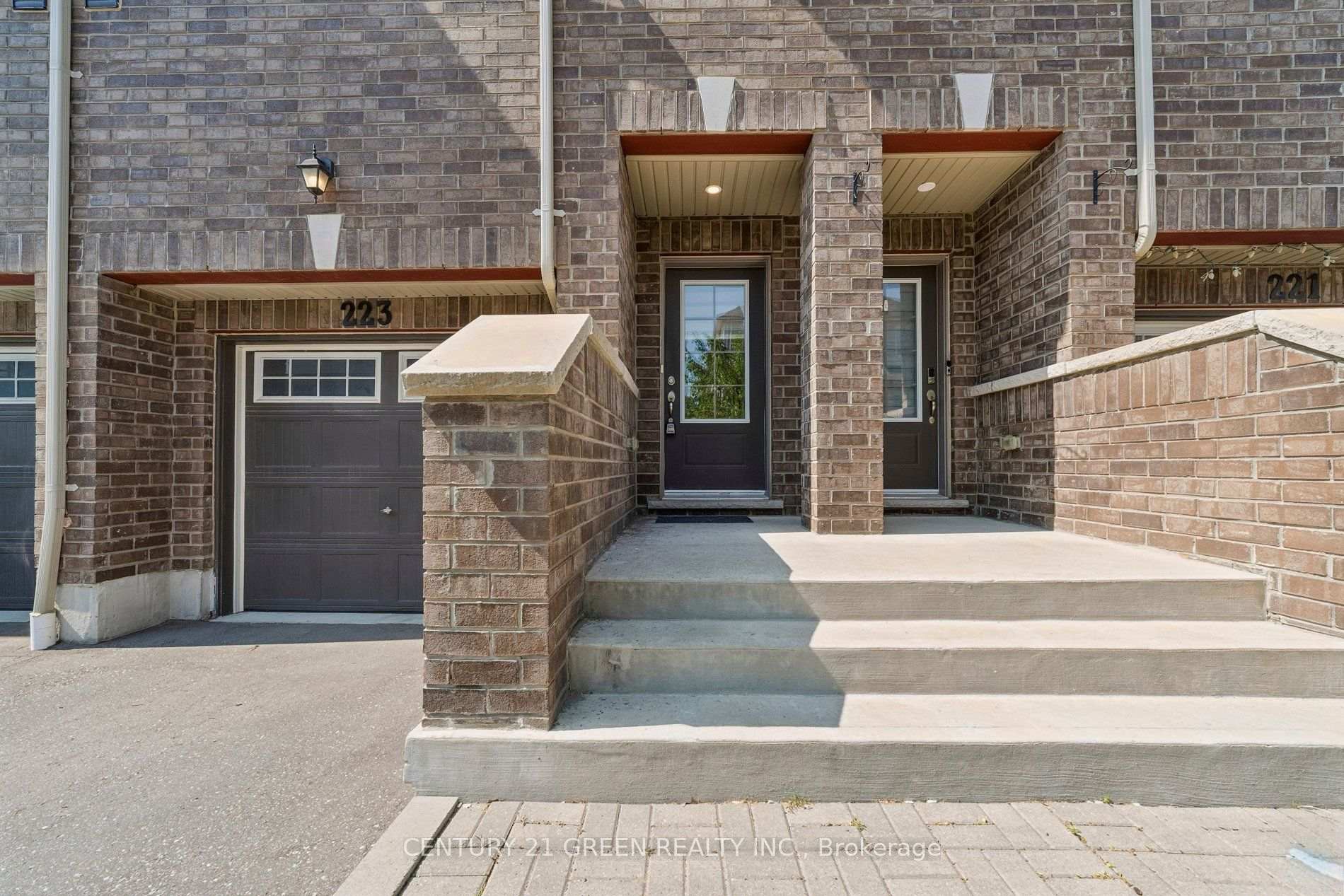 Photo 4 of 223 Danzatore Path, Oshawa, Windfields — HOMEH