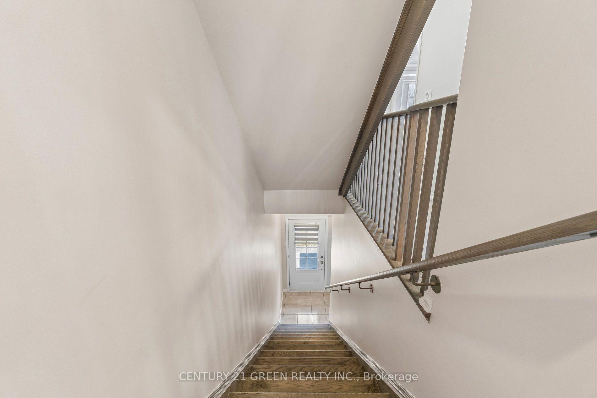 Photo 5 of 223 Danzatore Path, Oshawa, Windfields — HOMEH