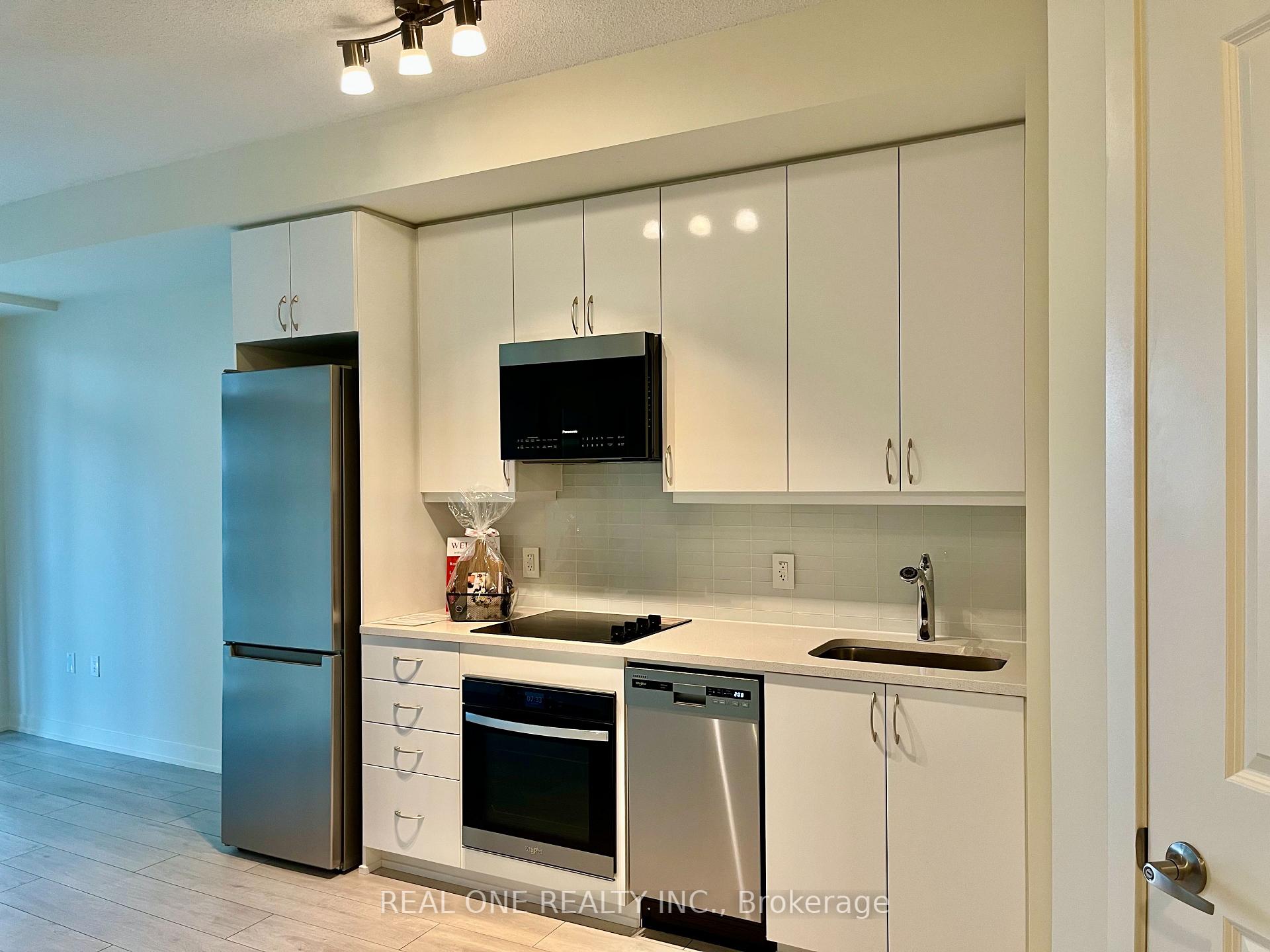 Photo 4 of Unit 1706, 38 Annie Craig Drive, Etobicoke, Mimico — HOMEH