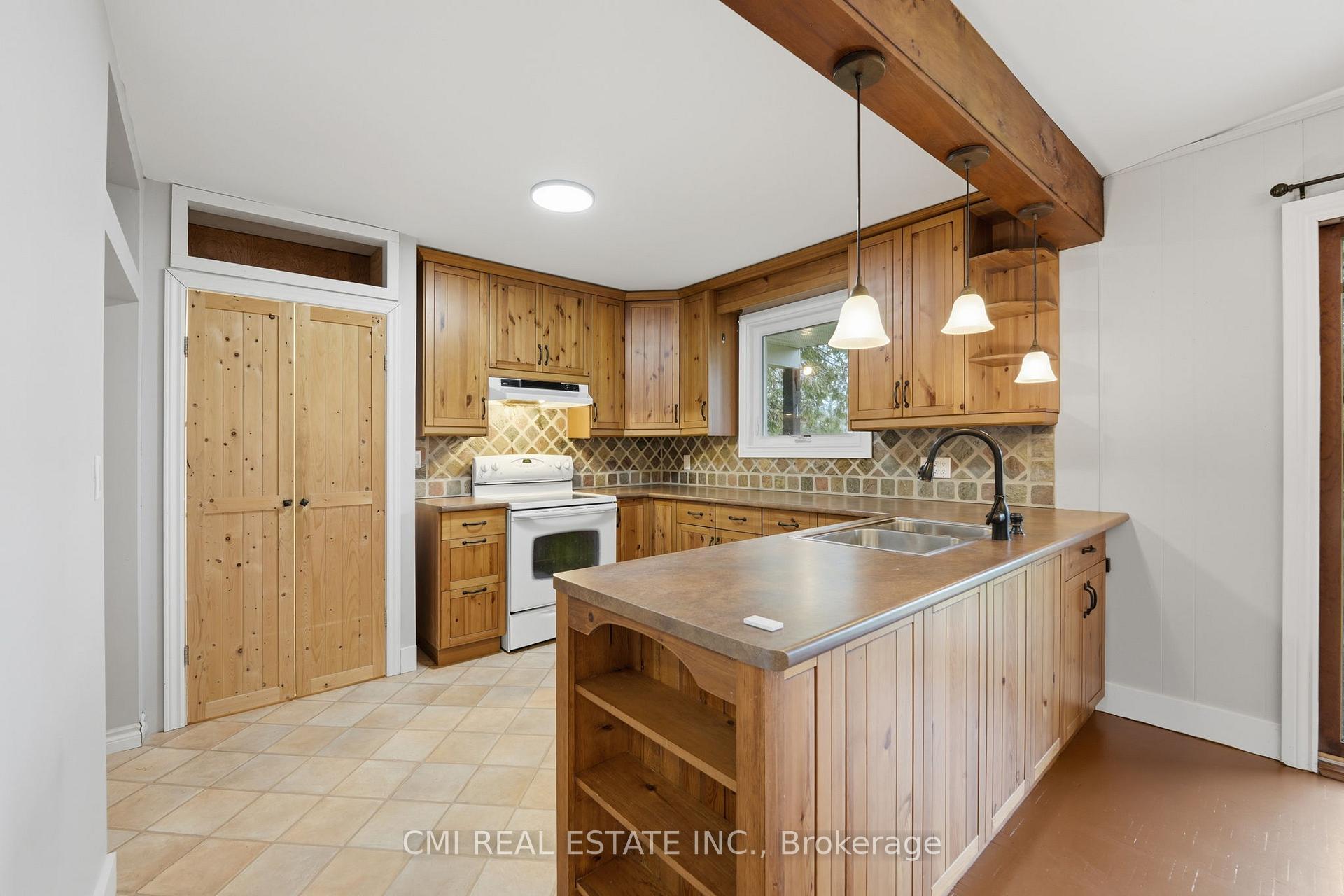 Photo 9 of 28 River Drive, Kawartha Lakes, Fenelon Falls — HOMEH