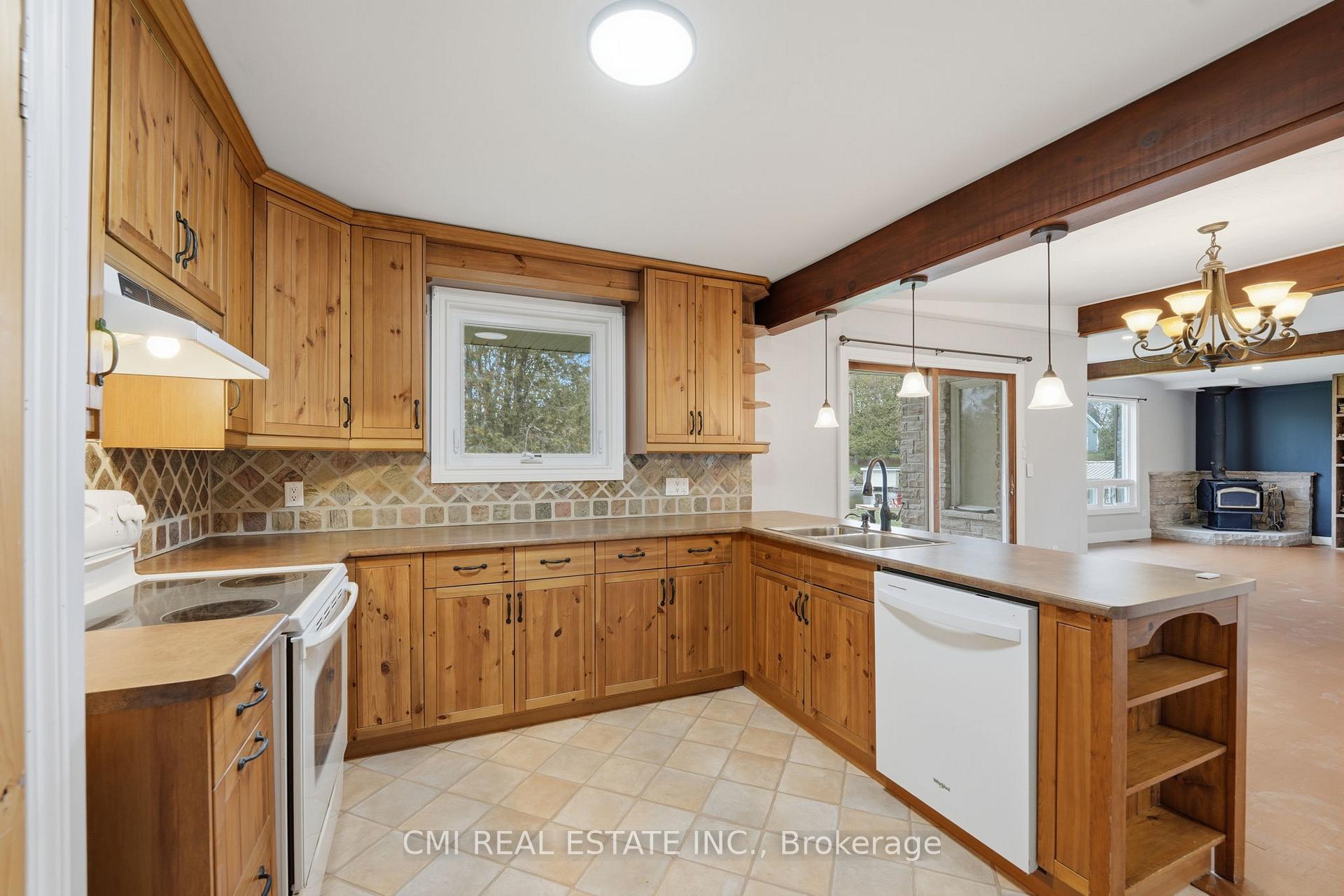 Photo 11 of 28 River Drive, Kawartha Lakes, Fenelon Falls — HOMEH