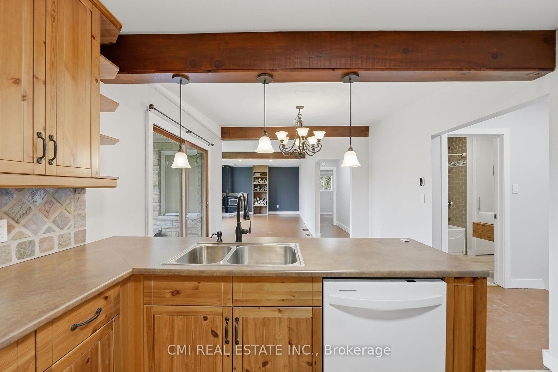 Photo 12 of 28 River Drive, Kawartha Lakes, Fenelon Falls — HOMEH