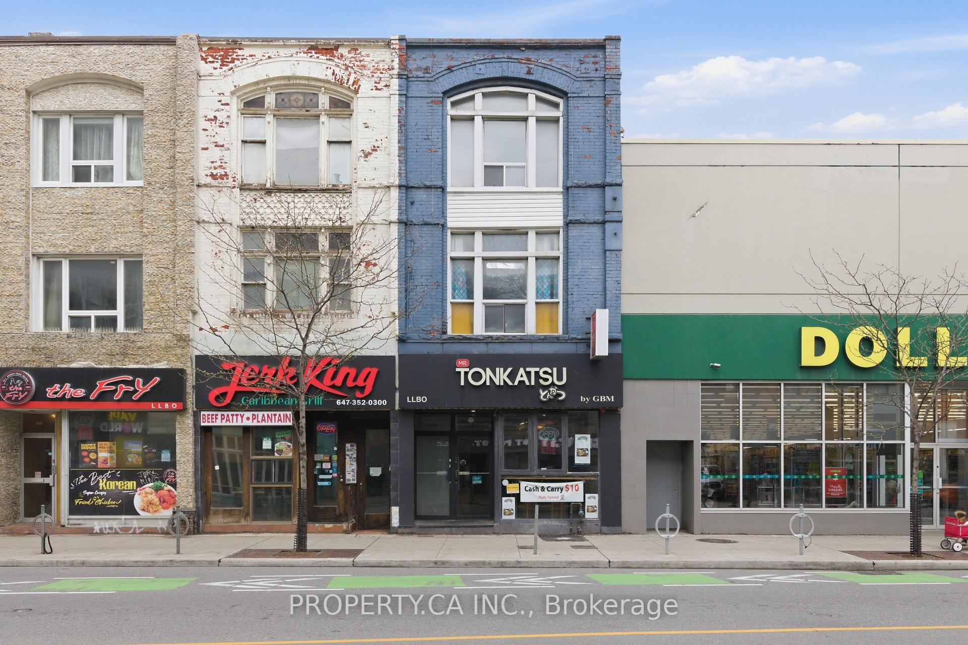 Front of Unit 3 Floor, 520 Bloor Street W