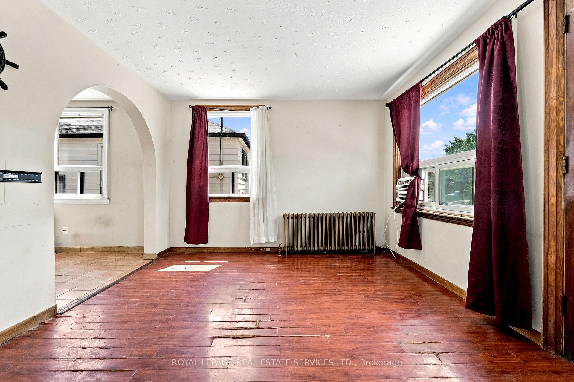 Photo 8 of 1819 Main Street E, Hamilton, McQuesten — HOMEH