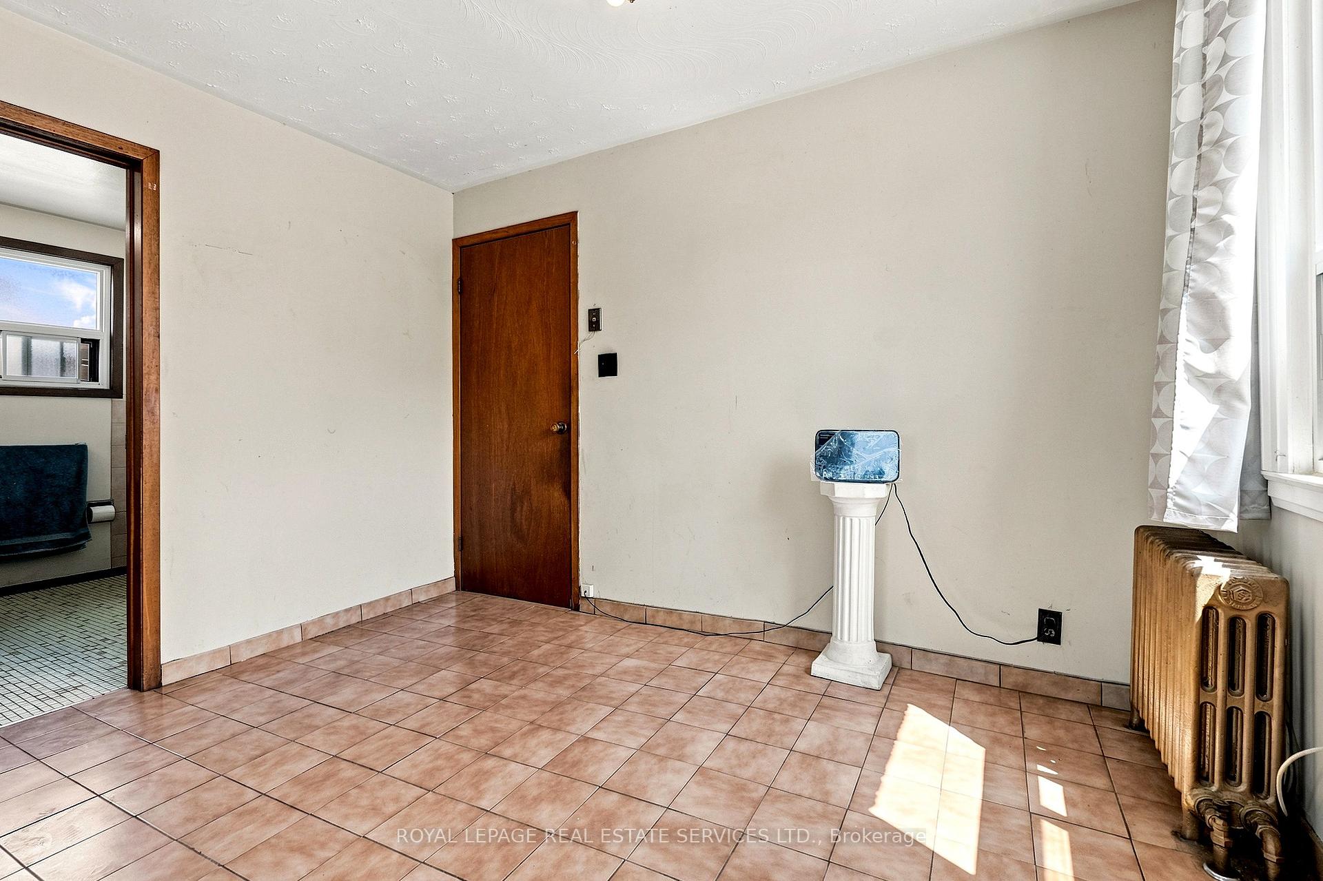 Photo 11 of 1819 Main Street E, Hamilton, McQuesten — HOMEH